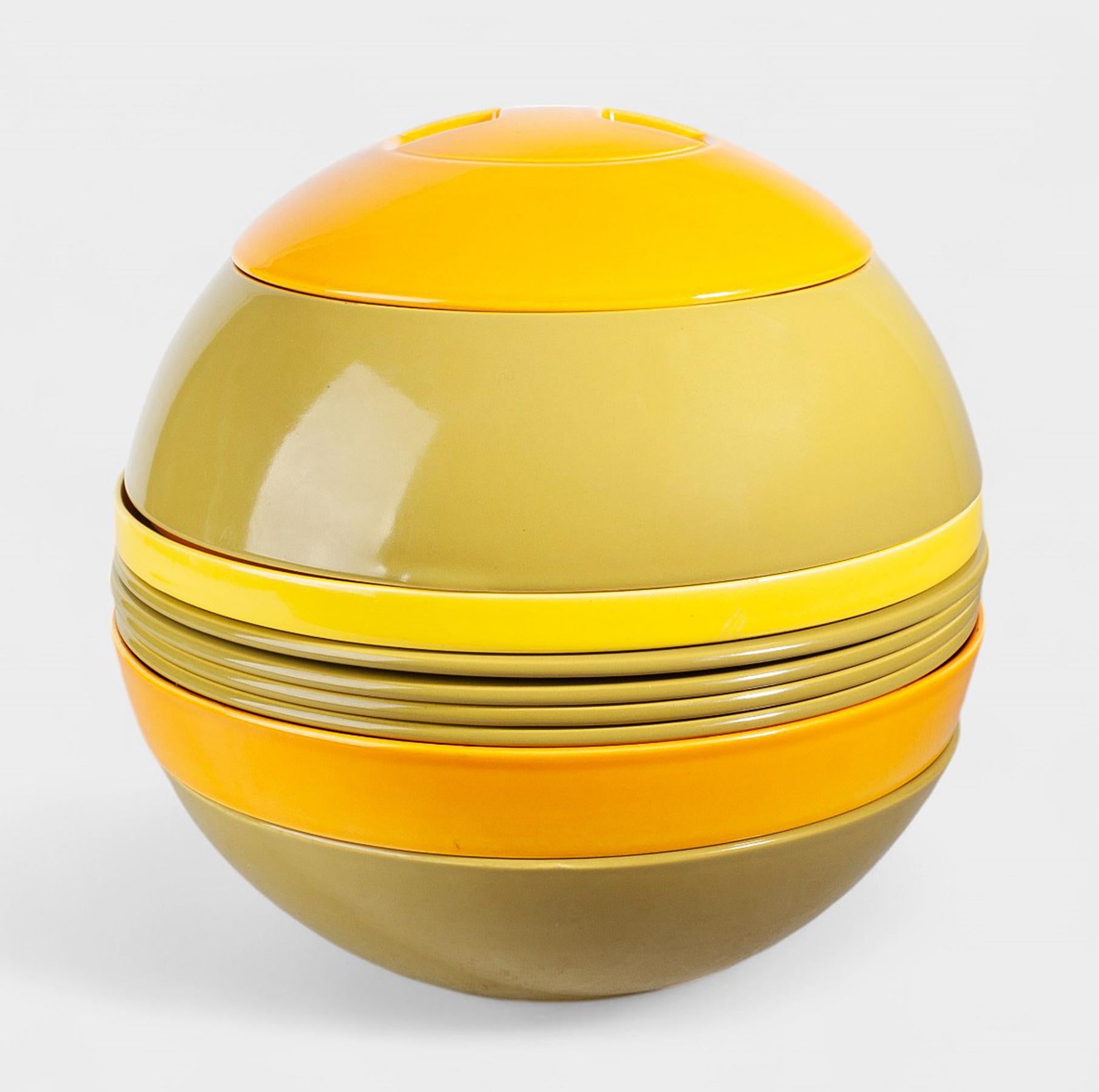 Vajilla de cerámica de la Edad Espacial de los años 70 