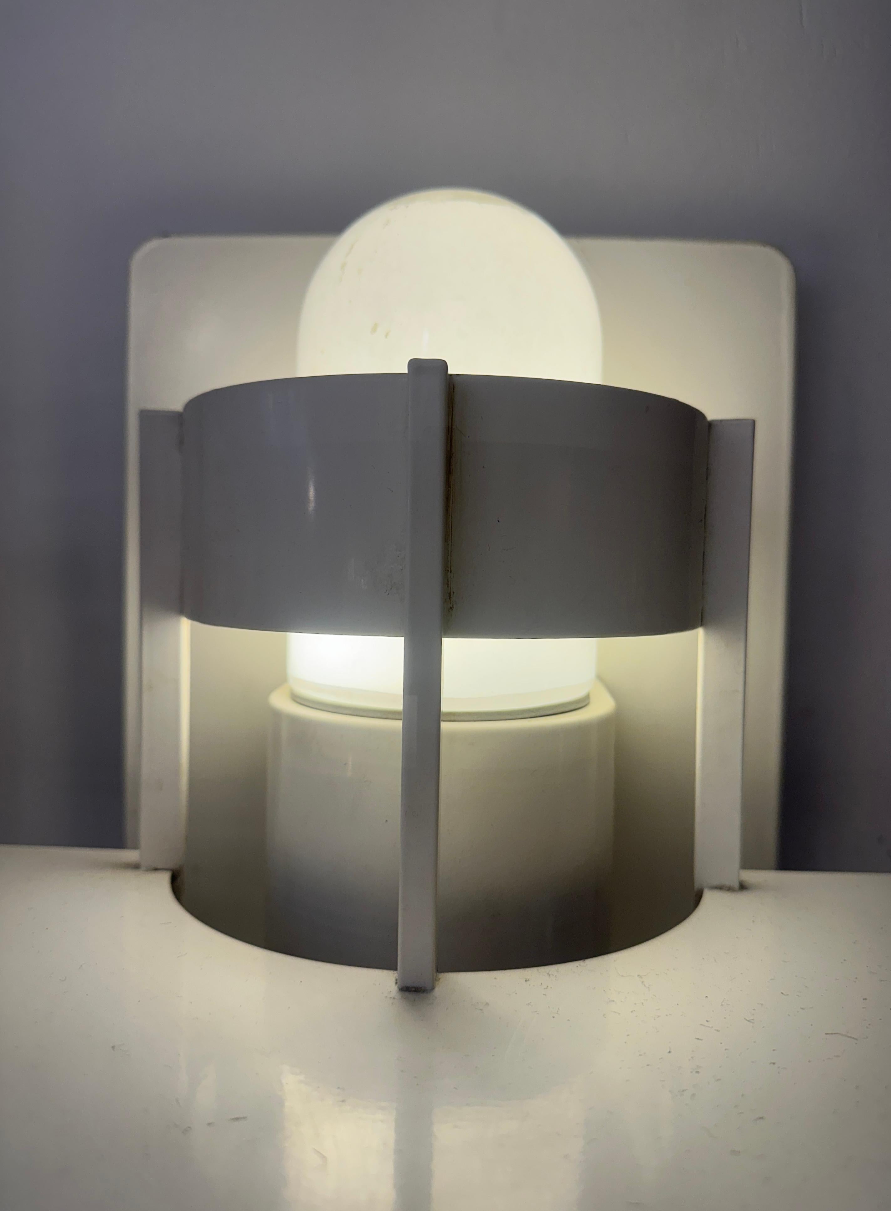 Laccato Lampada da parete per esterni A Space AGE danese Louis Poulsen degli anni '70 di Joachim Lepper in vendita