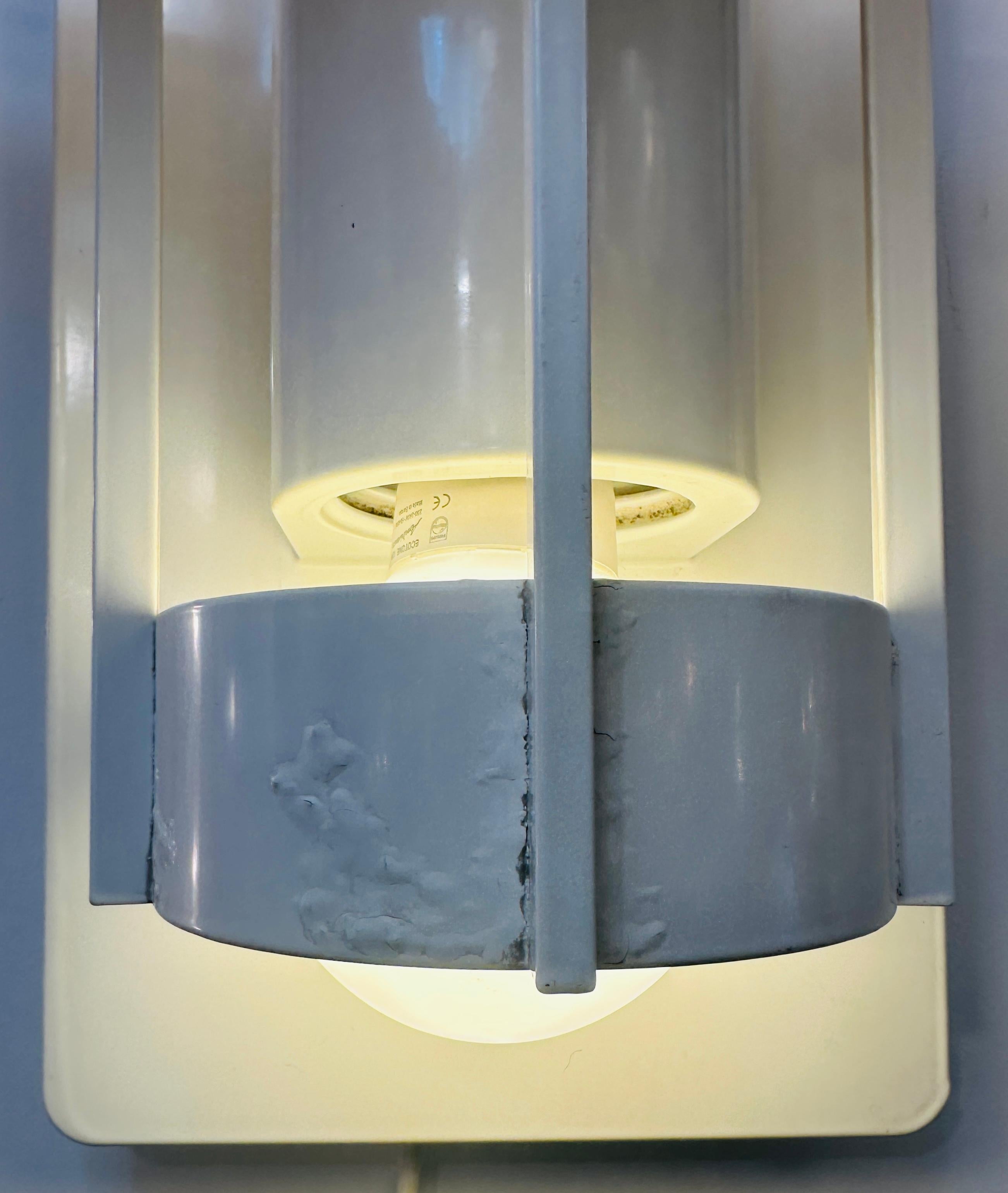 Laccato Lampada da parete per esterni A Space AGE danese Louis Poulsen degli anni '70 di Joachim Lepper in vendita