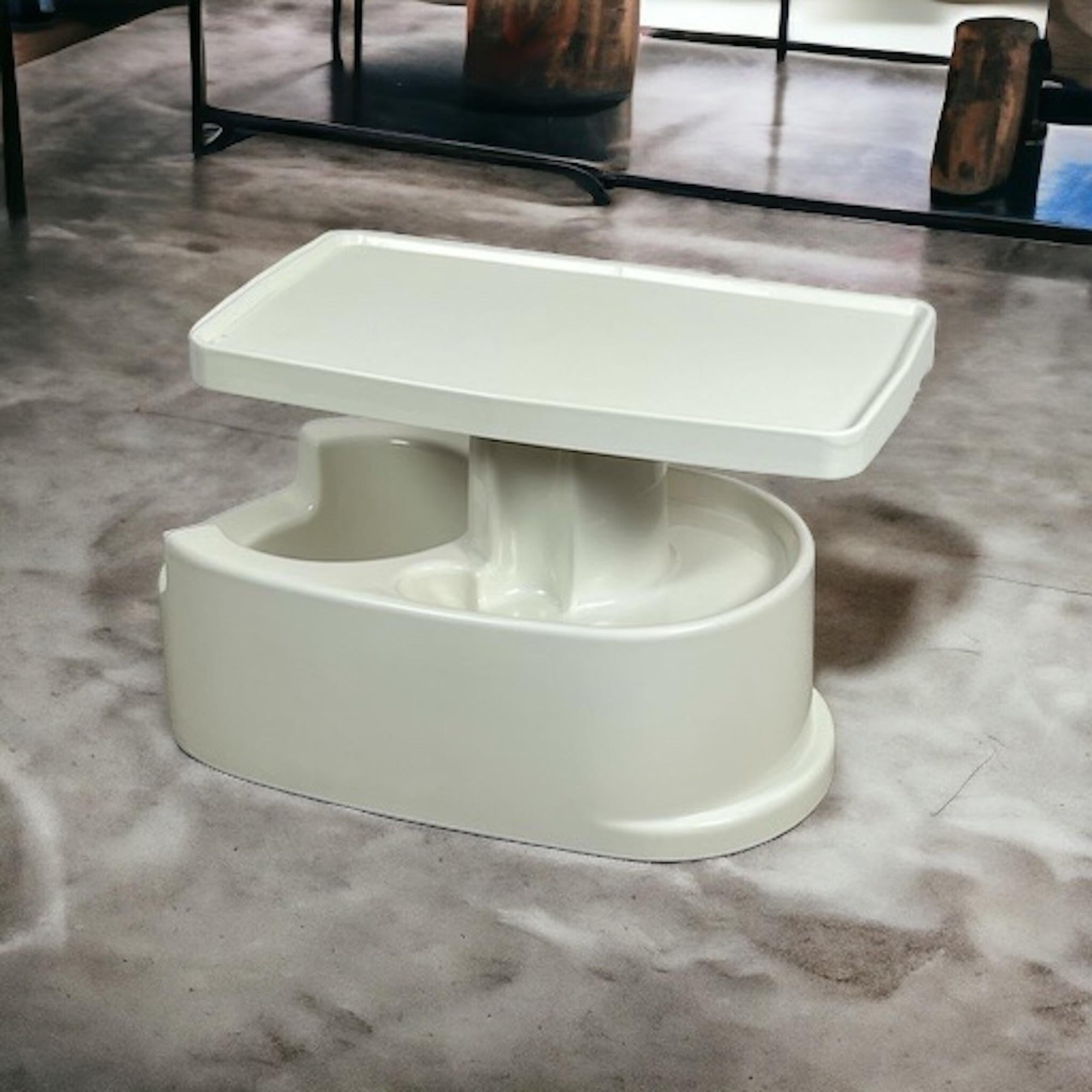 Step into the future with this distinctive “spaceship” bar cart, a stunning example of Space Age furniture crafted in Italy during the 1970s. This vintage piece is a unique blend of style and functionality, featuring a large curved tray with round