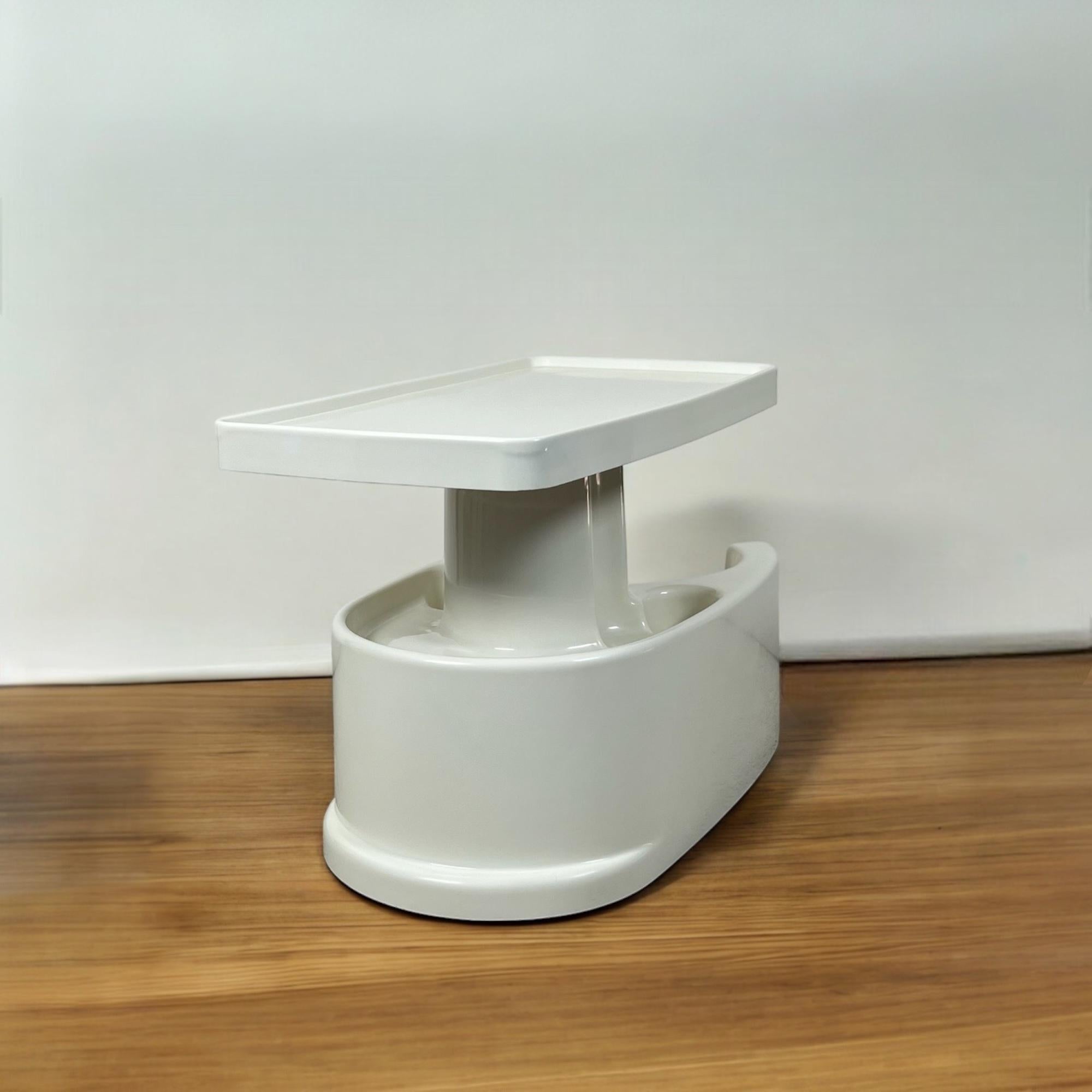 1970s Space Age Design Bar Cart - 'Spaceship' Shape Made in Italy In Good Condition In San Benedetto Del Tronto, IT