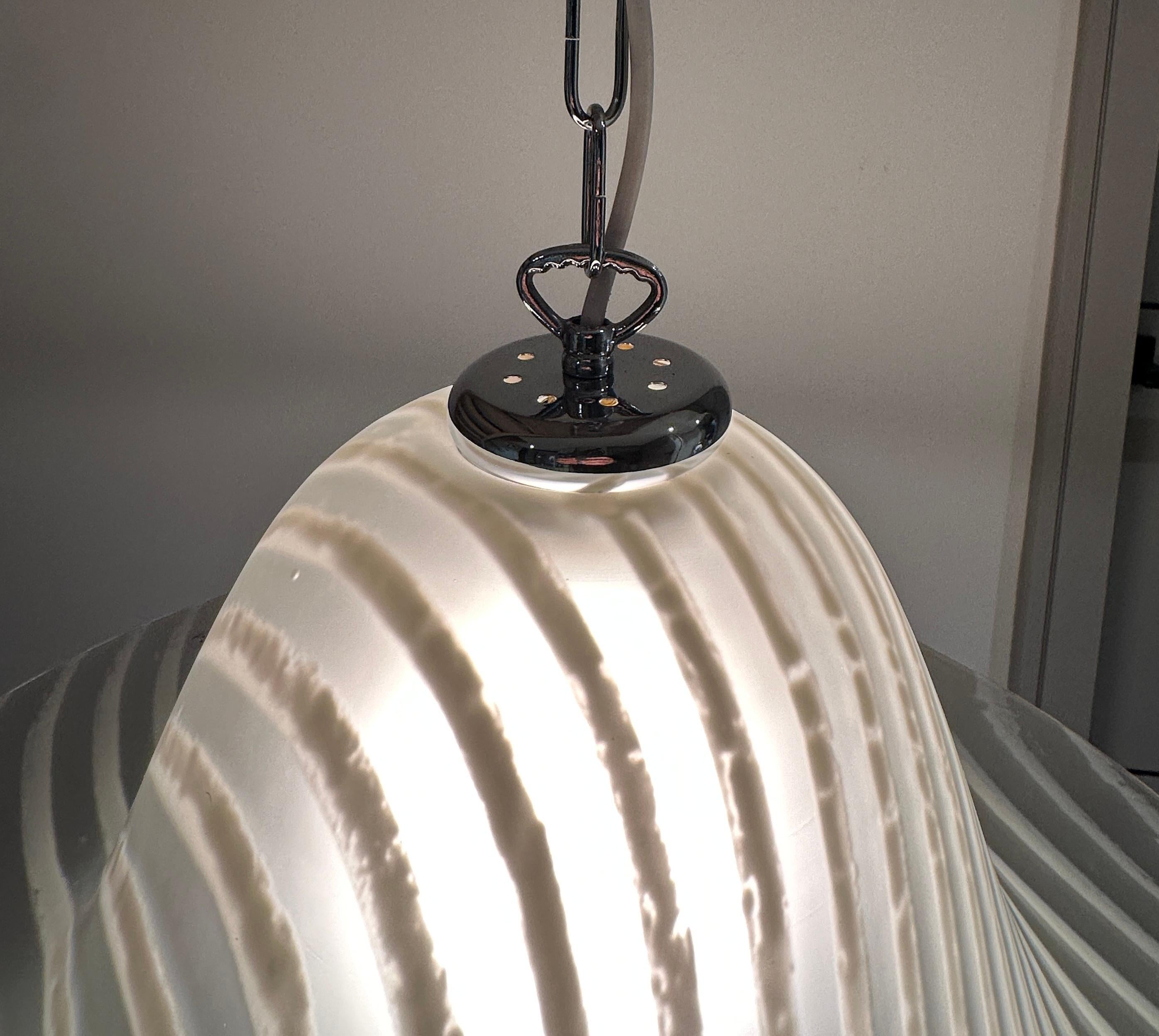 1970 Space AGE - Pendentif en verre rayé et chrome Pielle & Pützler en vente 3