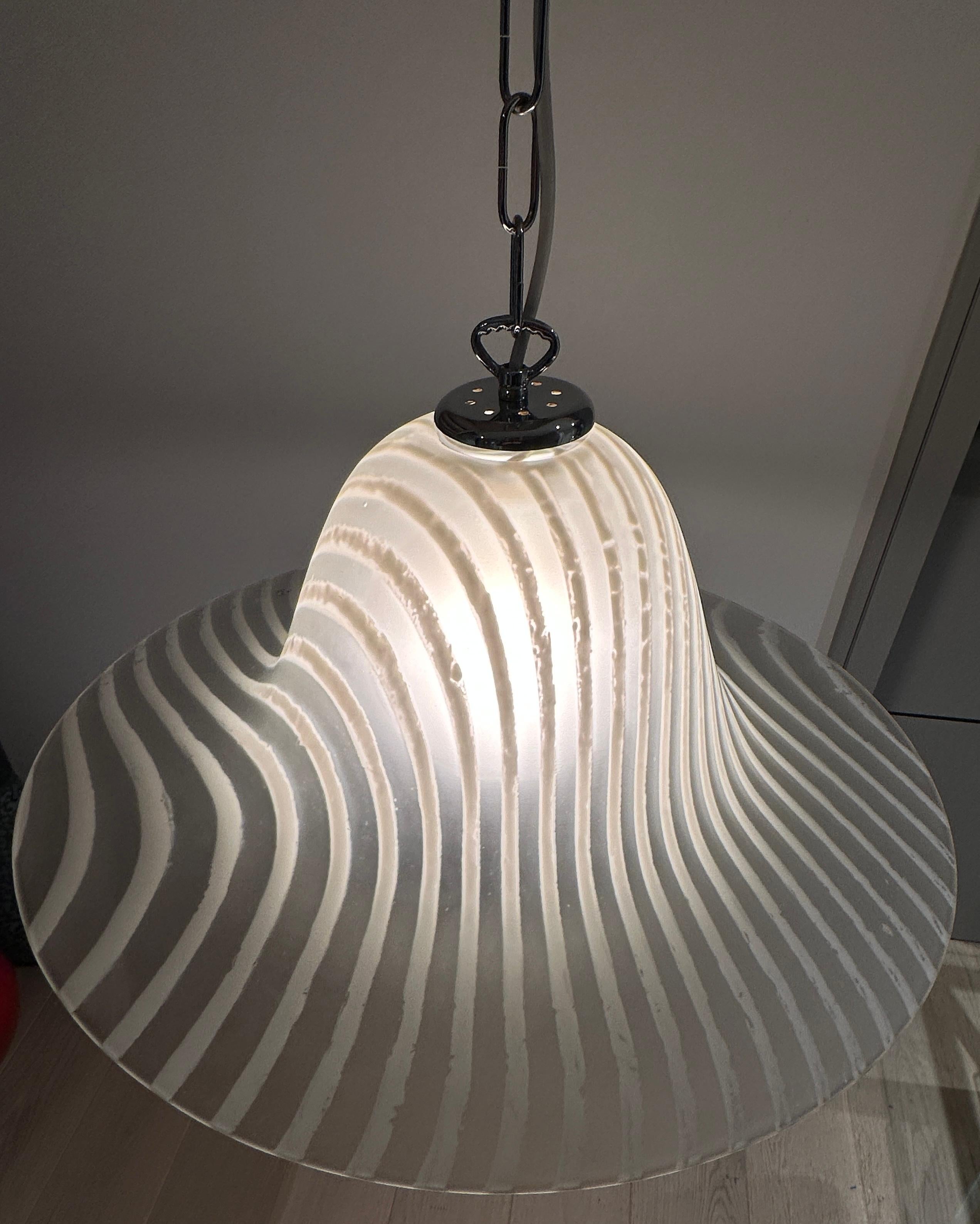 20ième siècle 1970 Space AGE - Pendentif en verre rayé et chrome Pielle & Pützler en vente