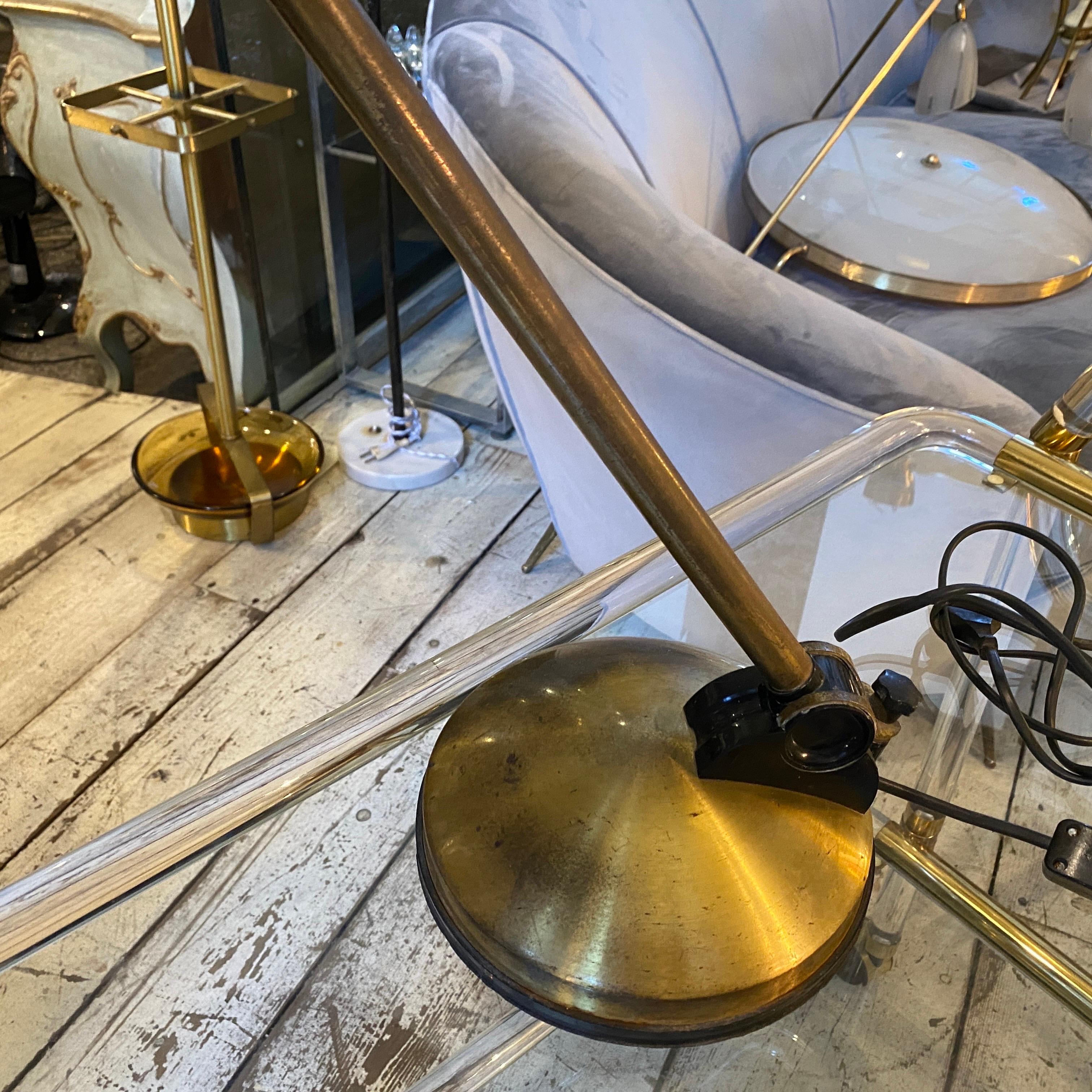 1970s Space Age Gilded Metal Italian Desk Lamp in the manner of Arredoluce In Good Condition For Sale In Aci Castello, IT