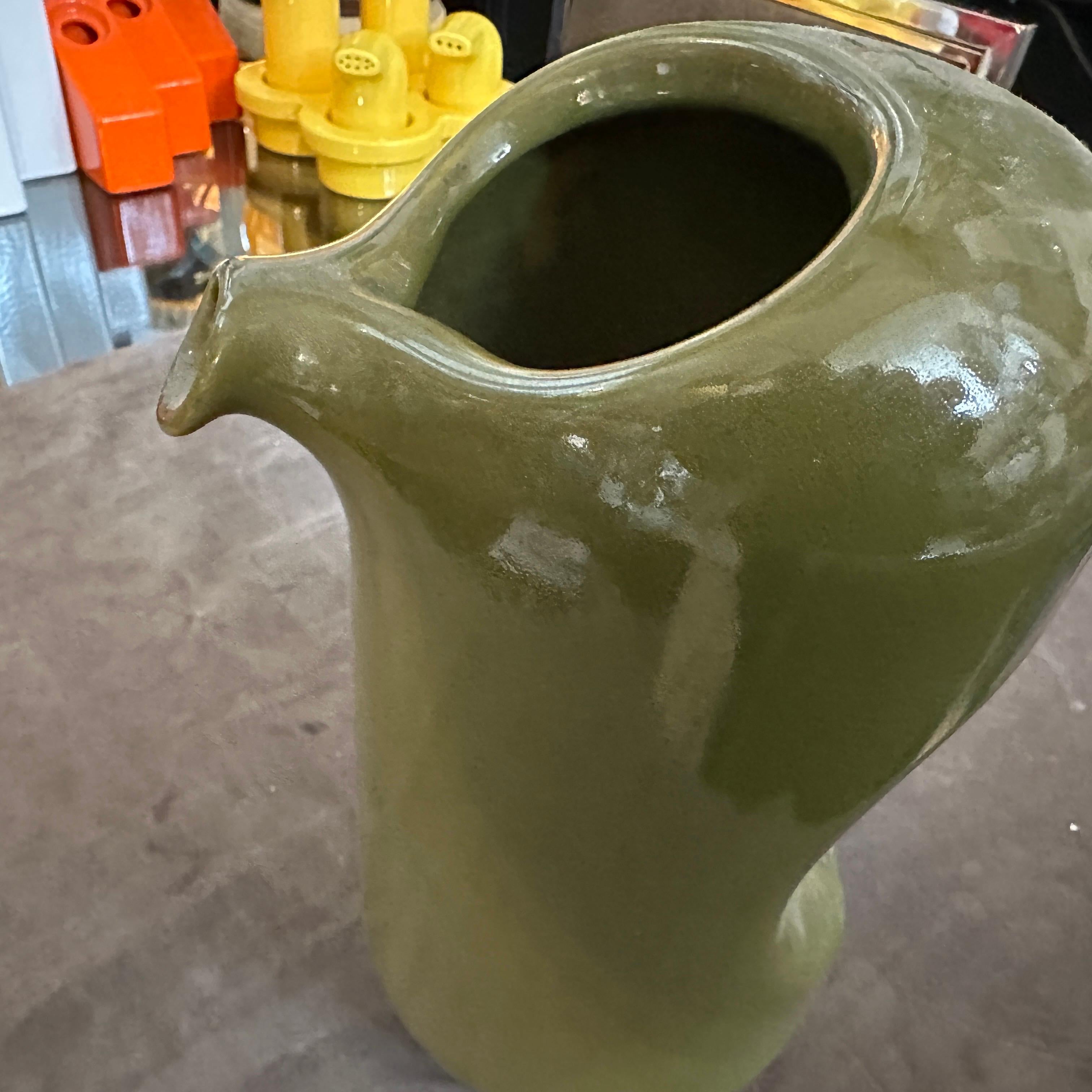 Mid-Century moderno Brocca in ceramica Greene & Greene degli anni '70 di Enzo Bioli per Il Picchio in vendita