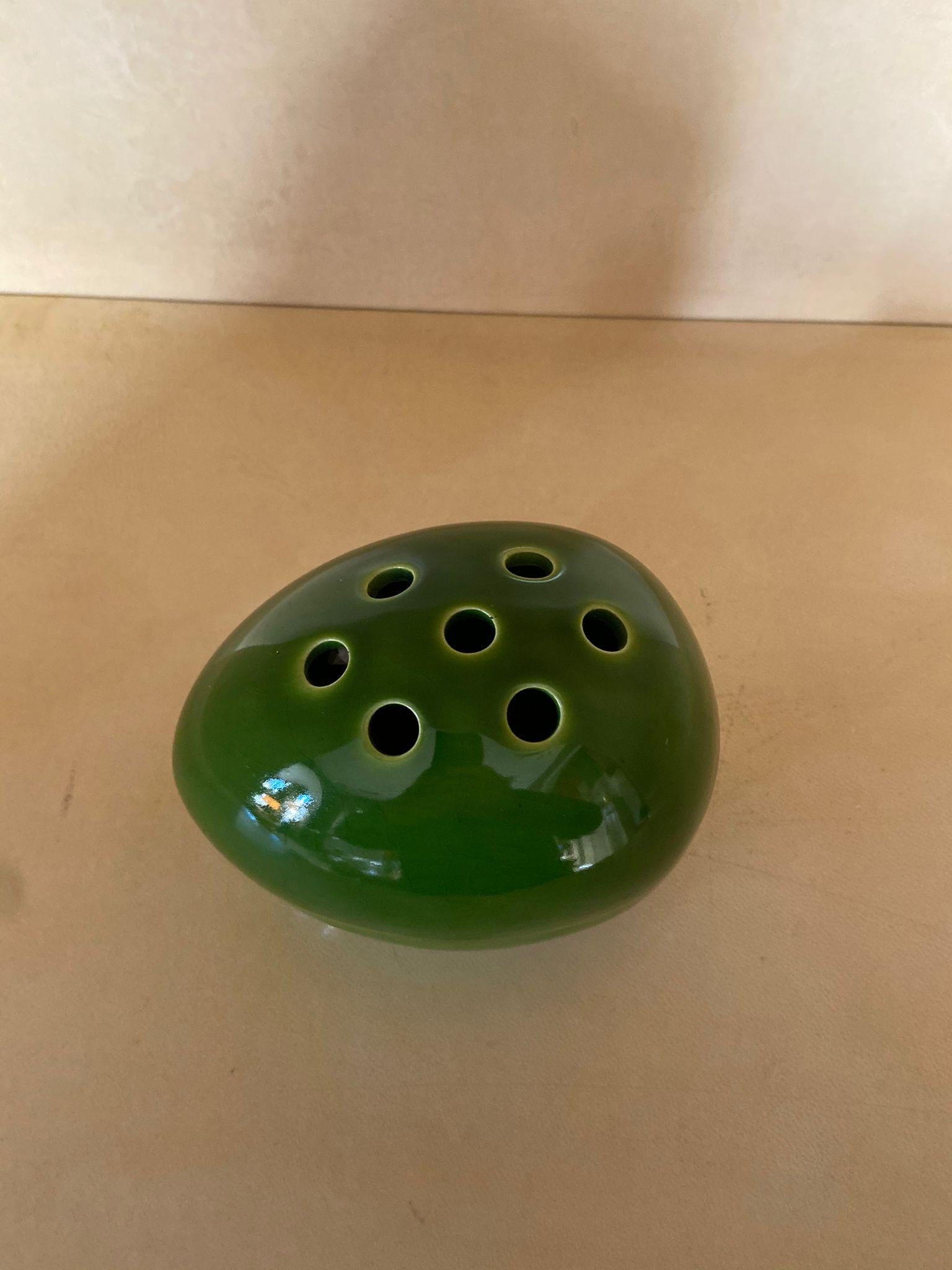 1970s Space Age green vase in ceramic by Gabbianelli, made in Italy.