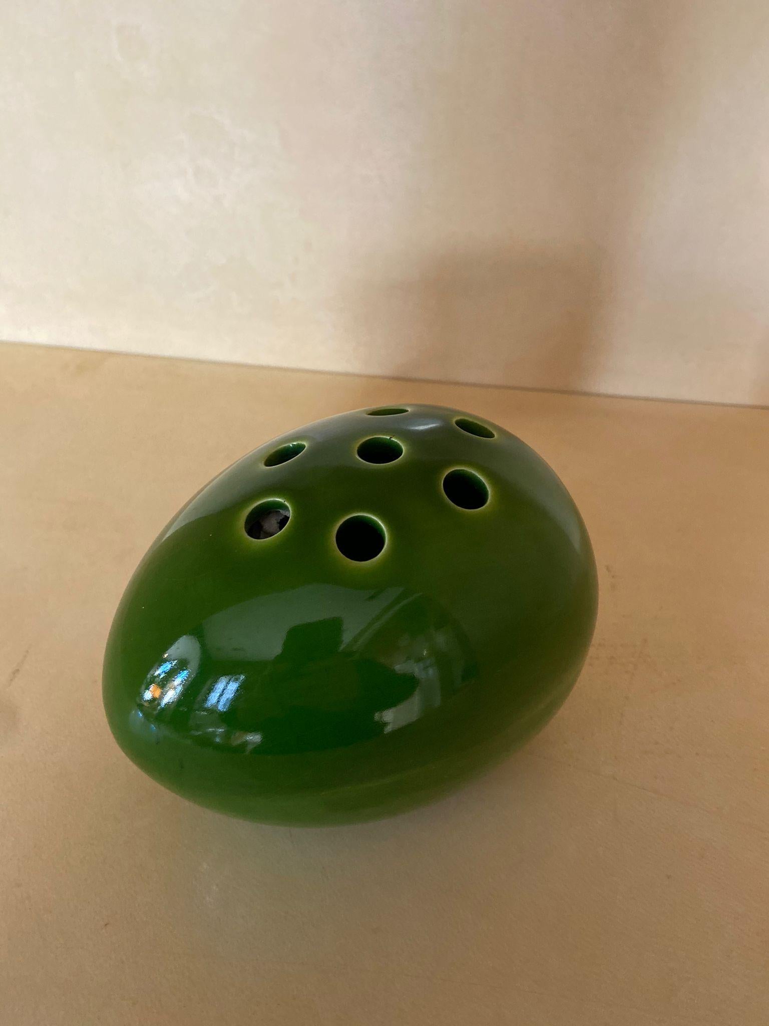 1970s Space Age Green Vase in Ceramic by Gabbianelli, Made in Italy In Excellent Condition In Milan, IT