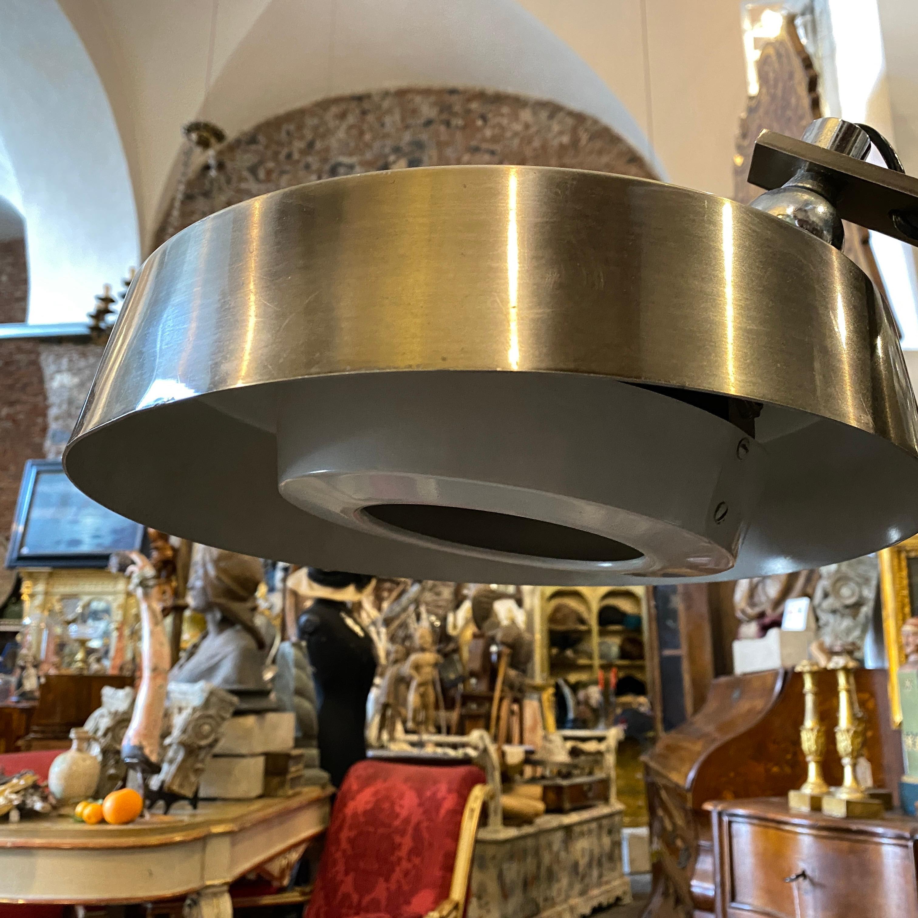 Lampe de table italienne de l'ère spatiale des années 1970 dans le style d'Arredoluce Bon état - En vente à Aci Castello, IT