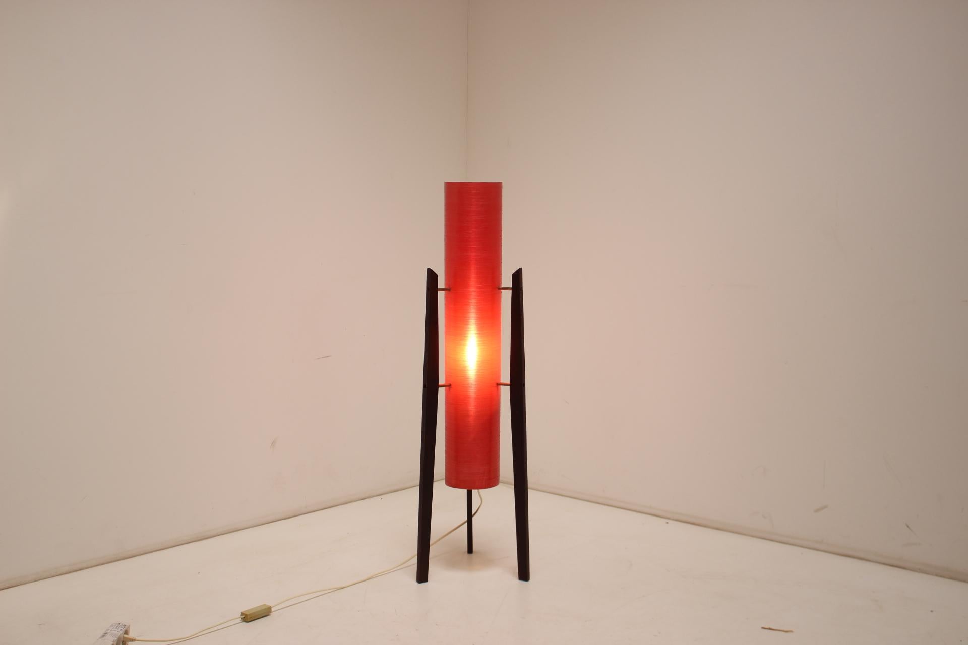Lampada da terra 