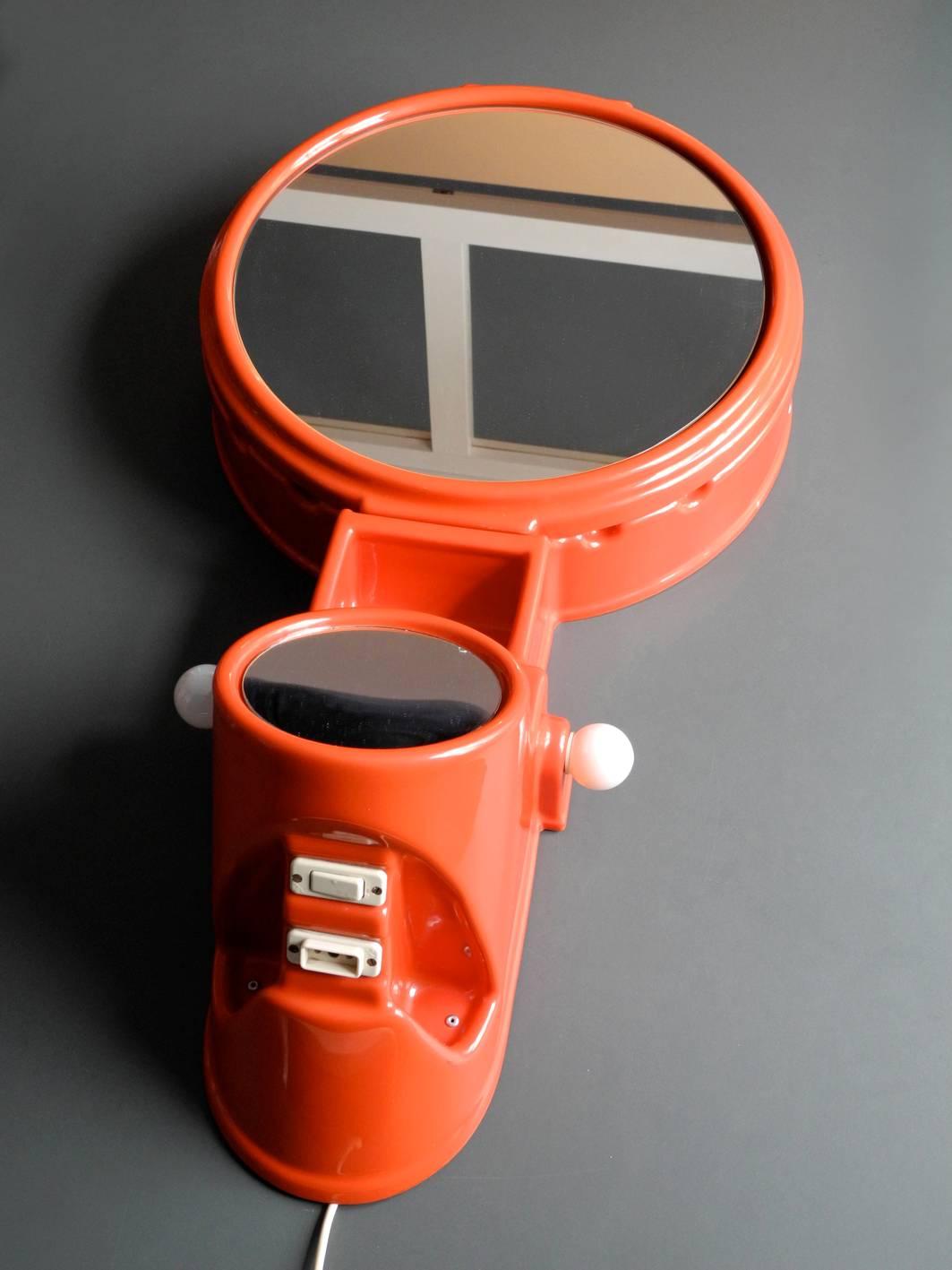 1970er Space Age Spiegelschrank mit Beleuchtung und faltbarem Spiegel, Made in Italy 5