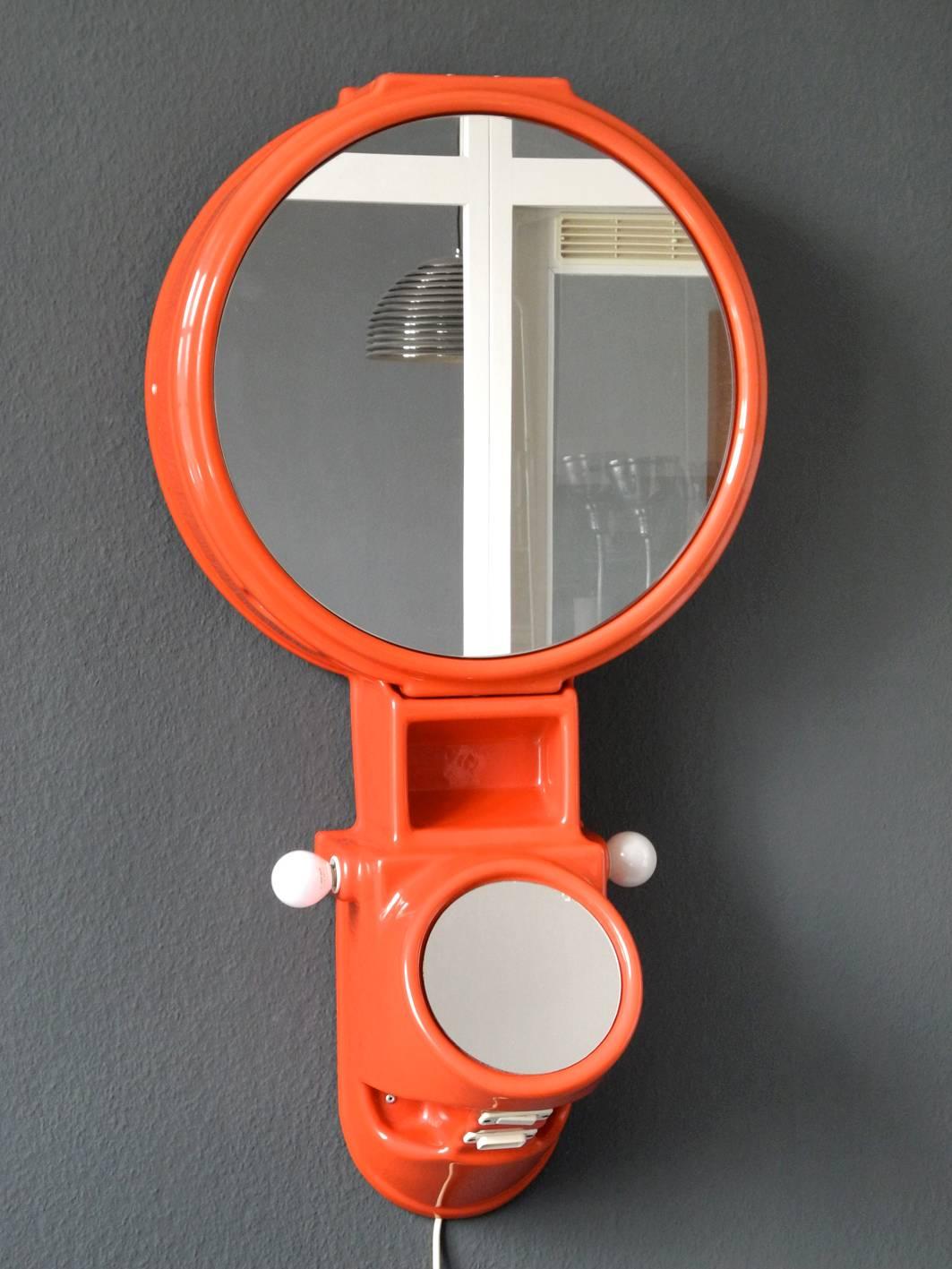 1970s Space Age plastic mirror cabinet with lighting and foldable mirror.
Super great expensive Italian design with many storage possibilities.
The color is a dark old orange.
Below there is the switch for the two E14 sockets and an Italian