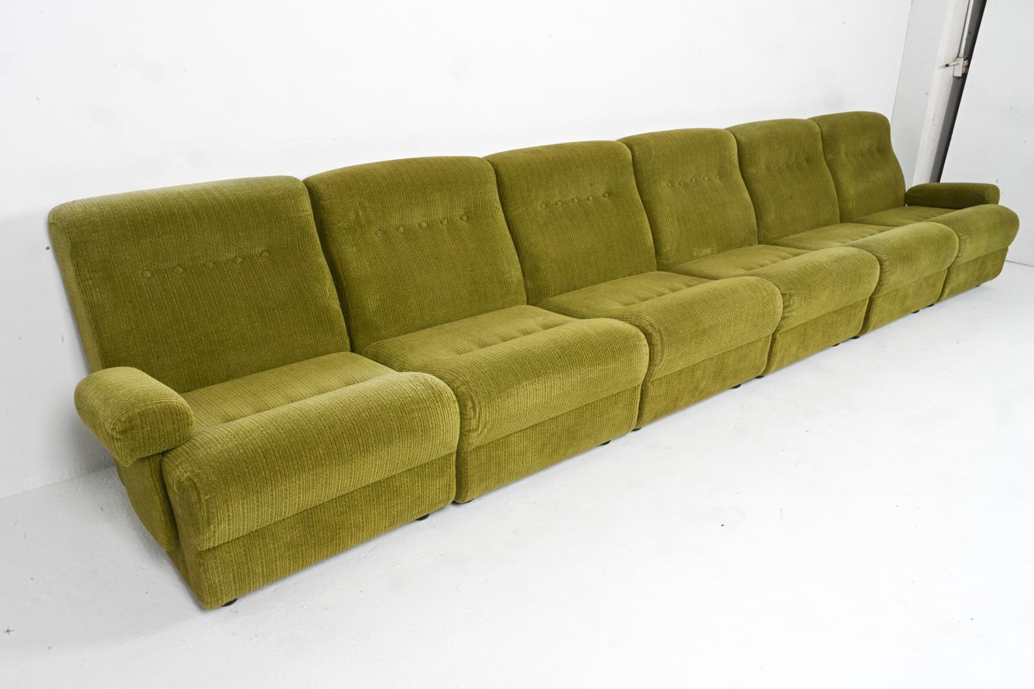 1970's Space Age Modular Sectional Sofa in Corded Sheared Boucle For Sale 4