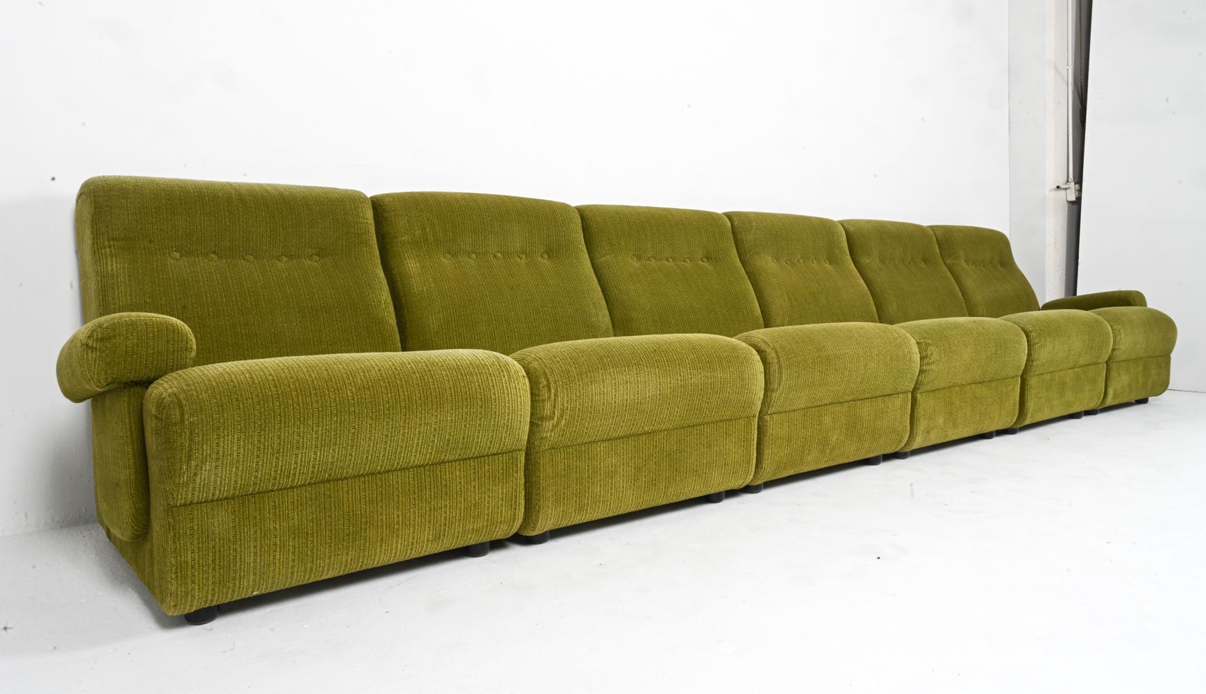 1970's Space Age Modular Sectional Sofa in Corded Sheared Boucle For Sale 5