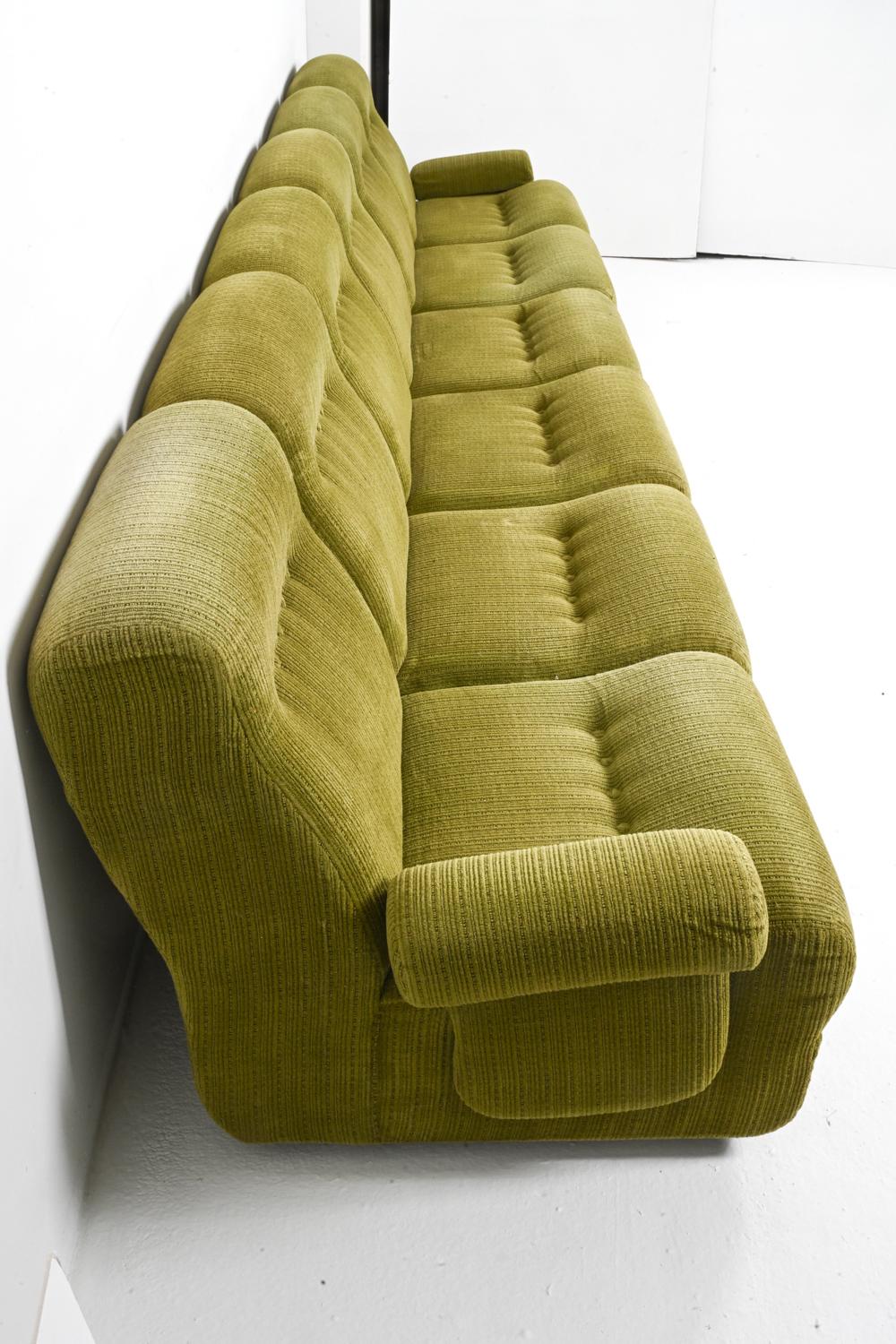 1970's Space Age Modular Sectional Sofa in Corded Sheared Boucle For Sale 6