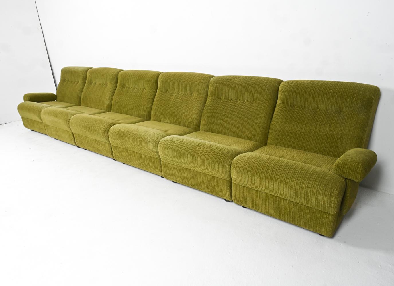 1970's Space Age Modular Sectional Sofa in Corded Sheared Boucle For Sale 8
