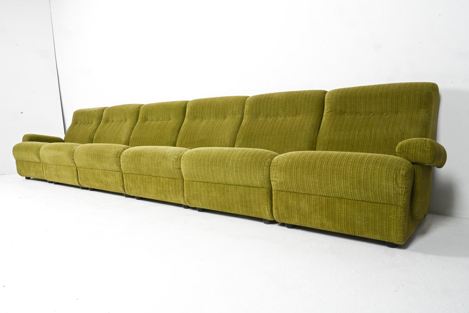 1970's Space Age Modular Sectional Sofa in Corded Sheared Boucle For Sale 9