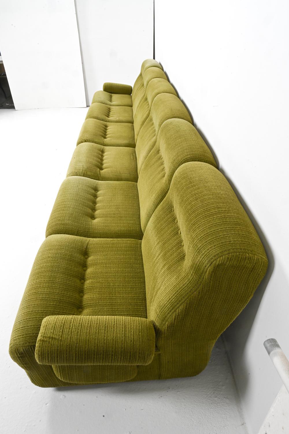 1970's Space Age Modular Sectional Sofa in Corded Sheared Boucle For Sale 10