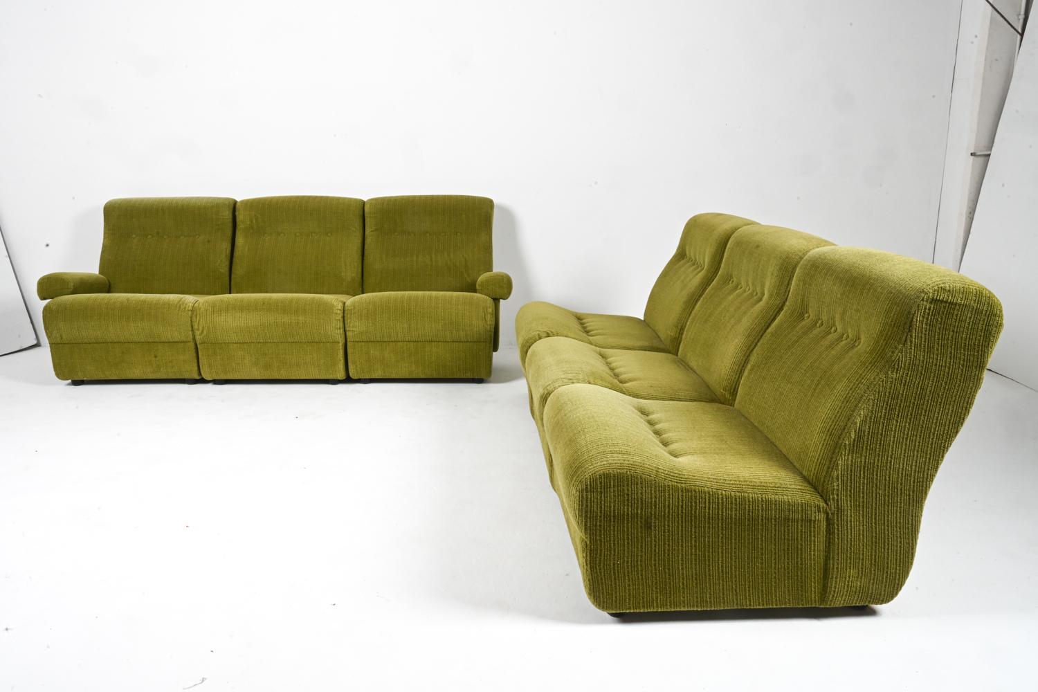 1970's Space Age Modular Sectional Sofa in Corded Sheared Boucle For Sale 12