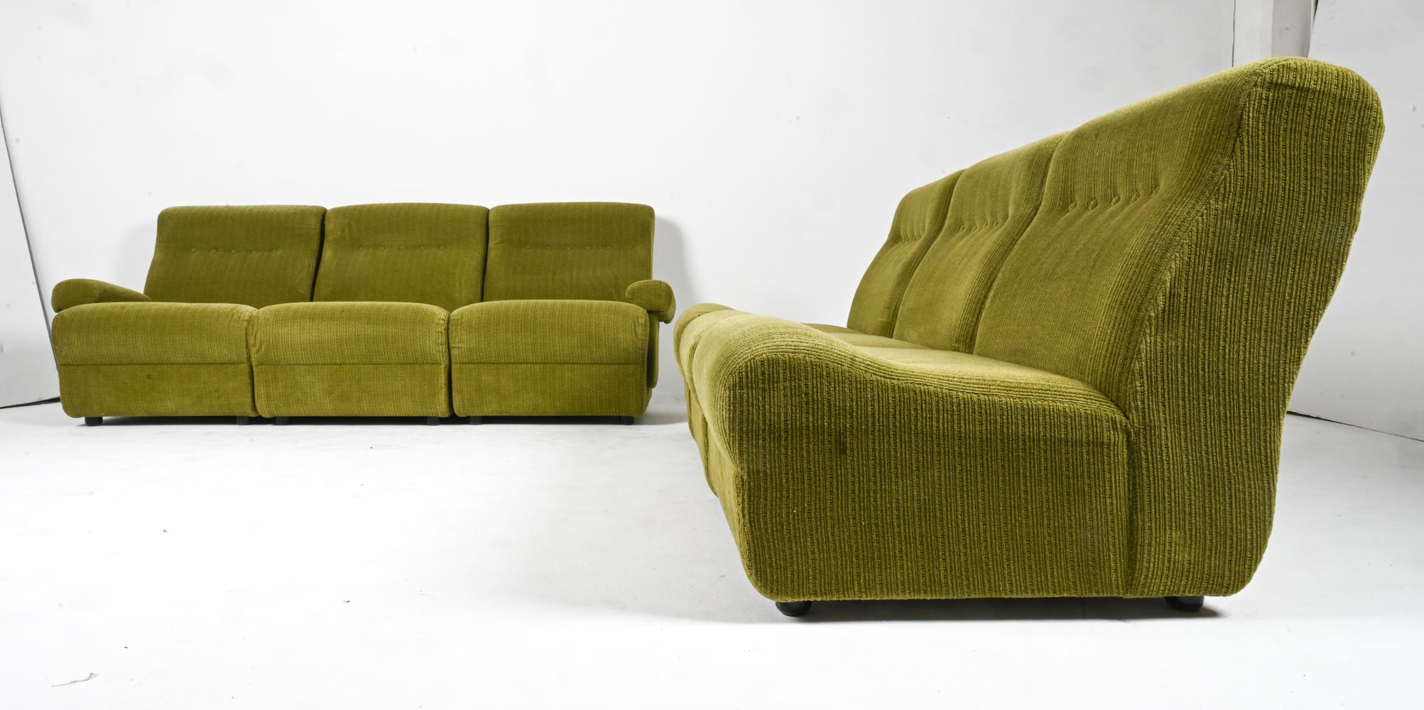 1970's Space Age Modular Sectional Sofa in Corded Sheared Boucle For Sale 13