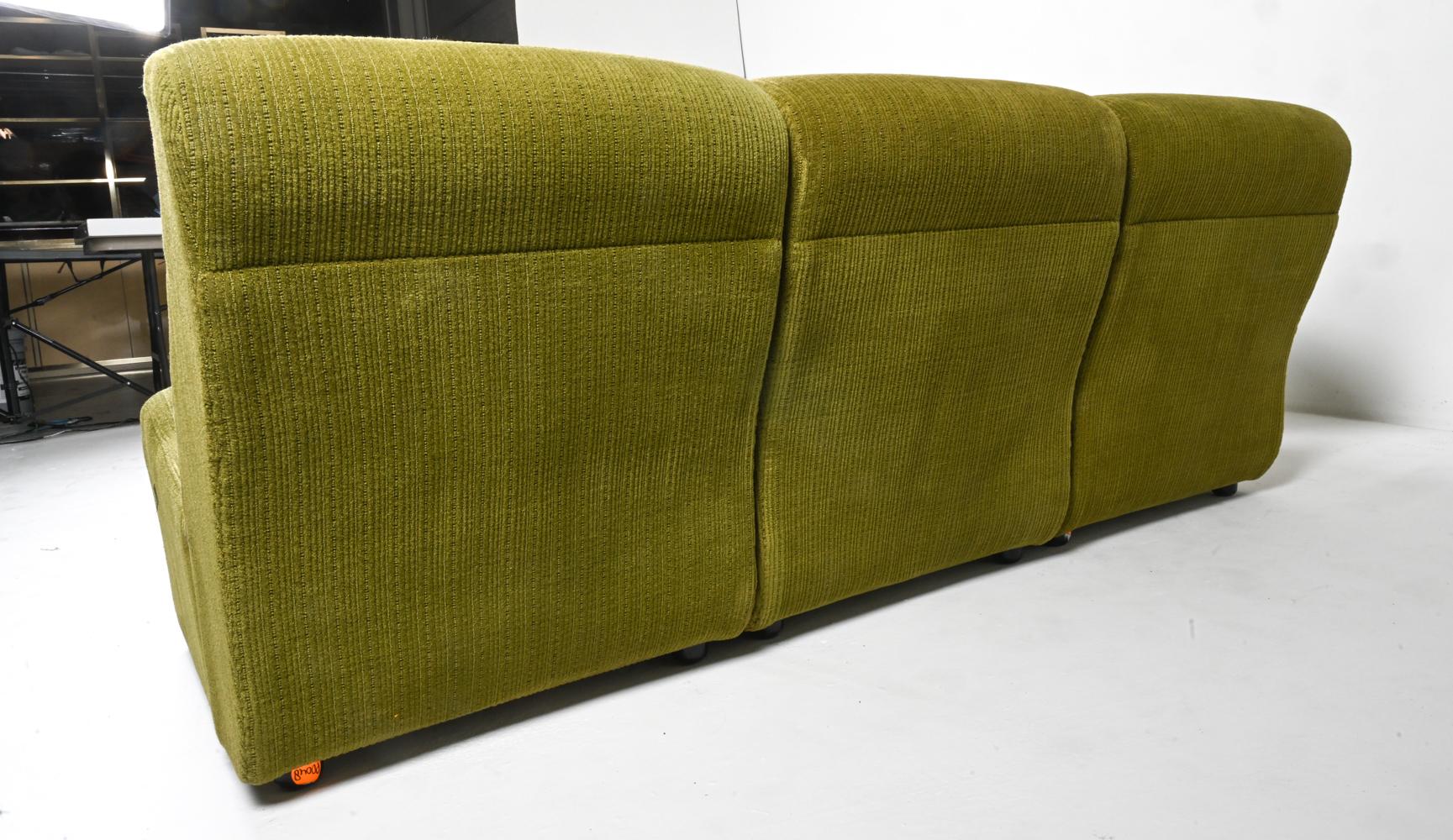 1970's Space Age Modular Sectional Sofa in Corded Sheared Boucle For Sale 14