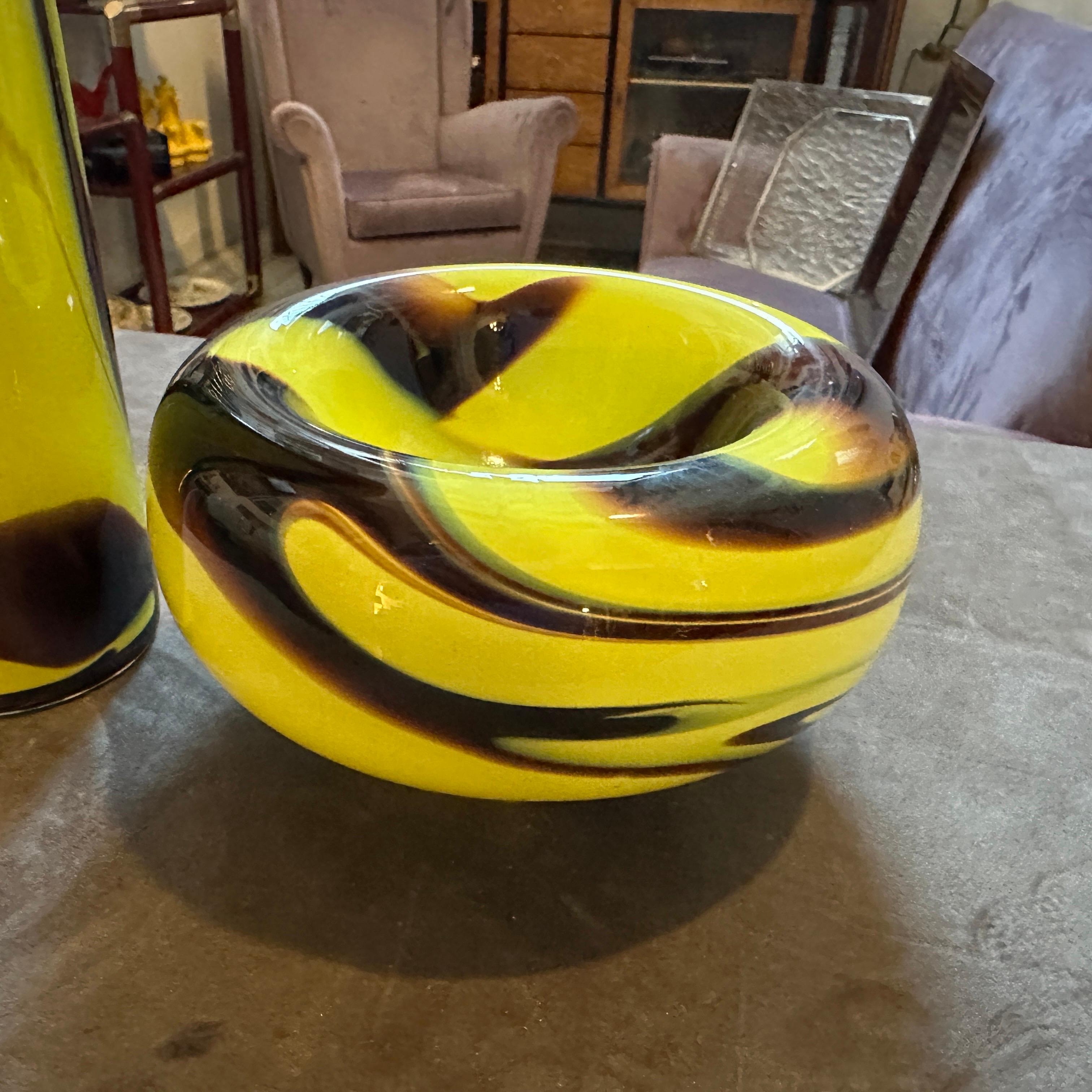 Posacenere e vaso in vetro di Murano opalino degli anni '70 di Carlo Moretti in vendita 2