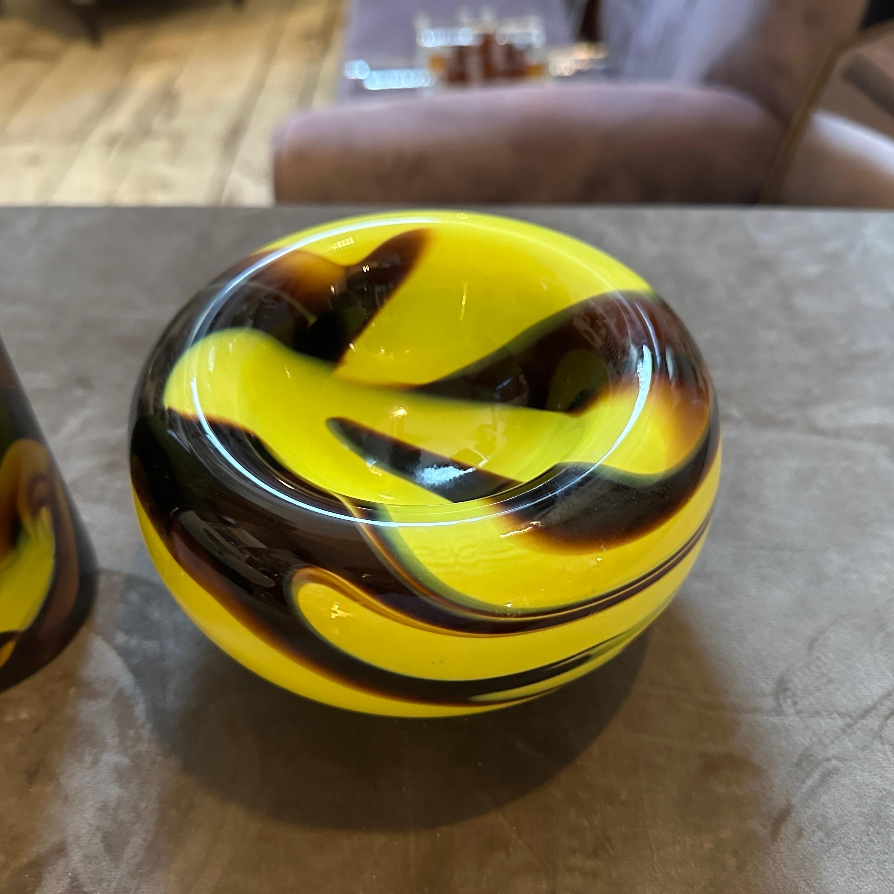 Posacenere e vaso in vetro di Murano opalino degli anni '70 di Carlo Moretti in vendita 3