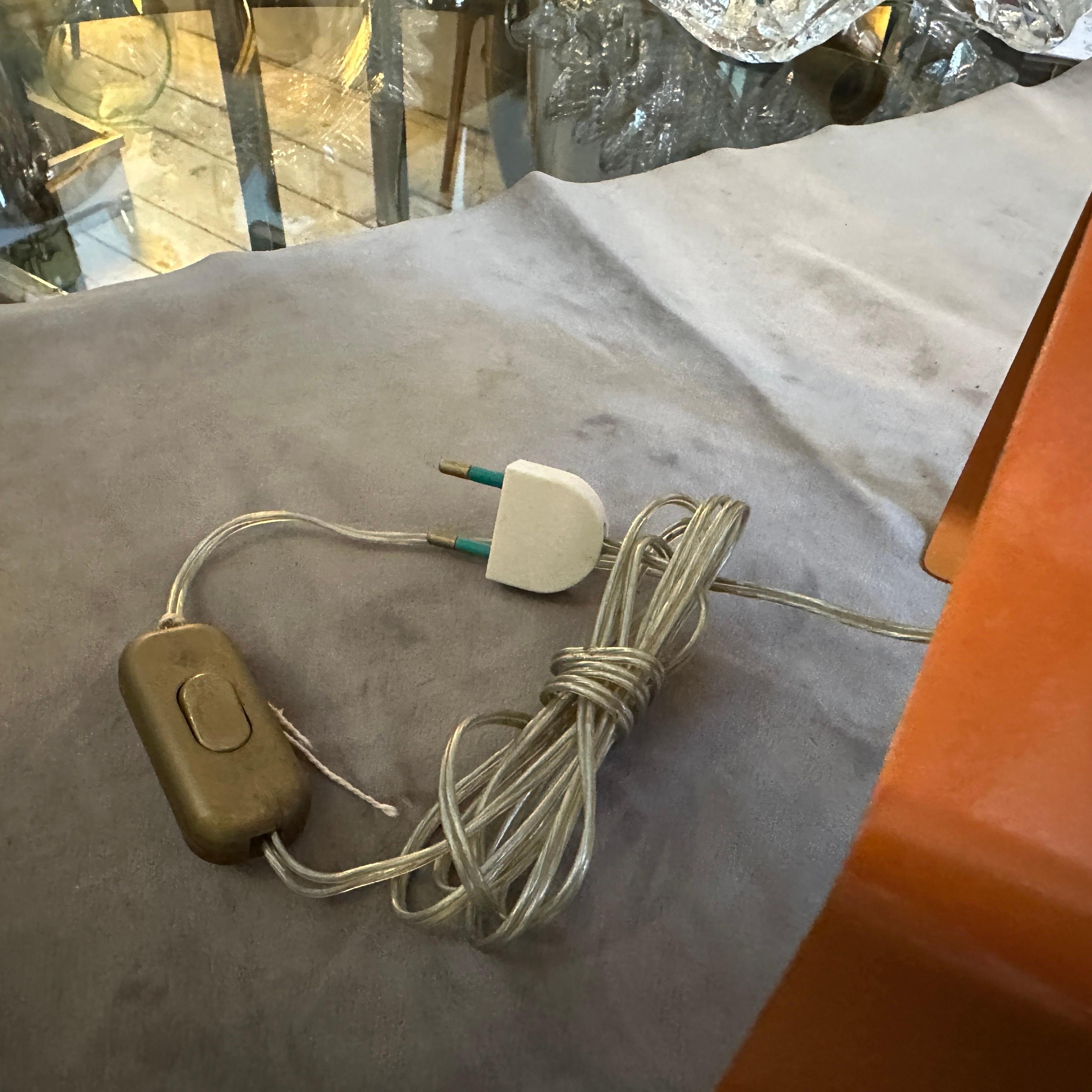 1970 Space A Space, lampe de table italienne en métal peint en orange en vente 1