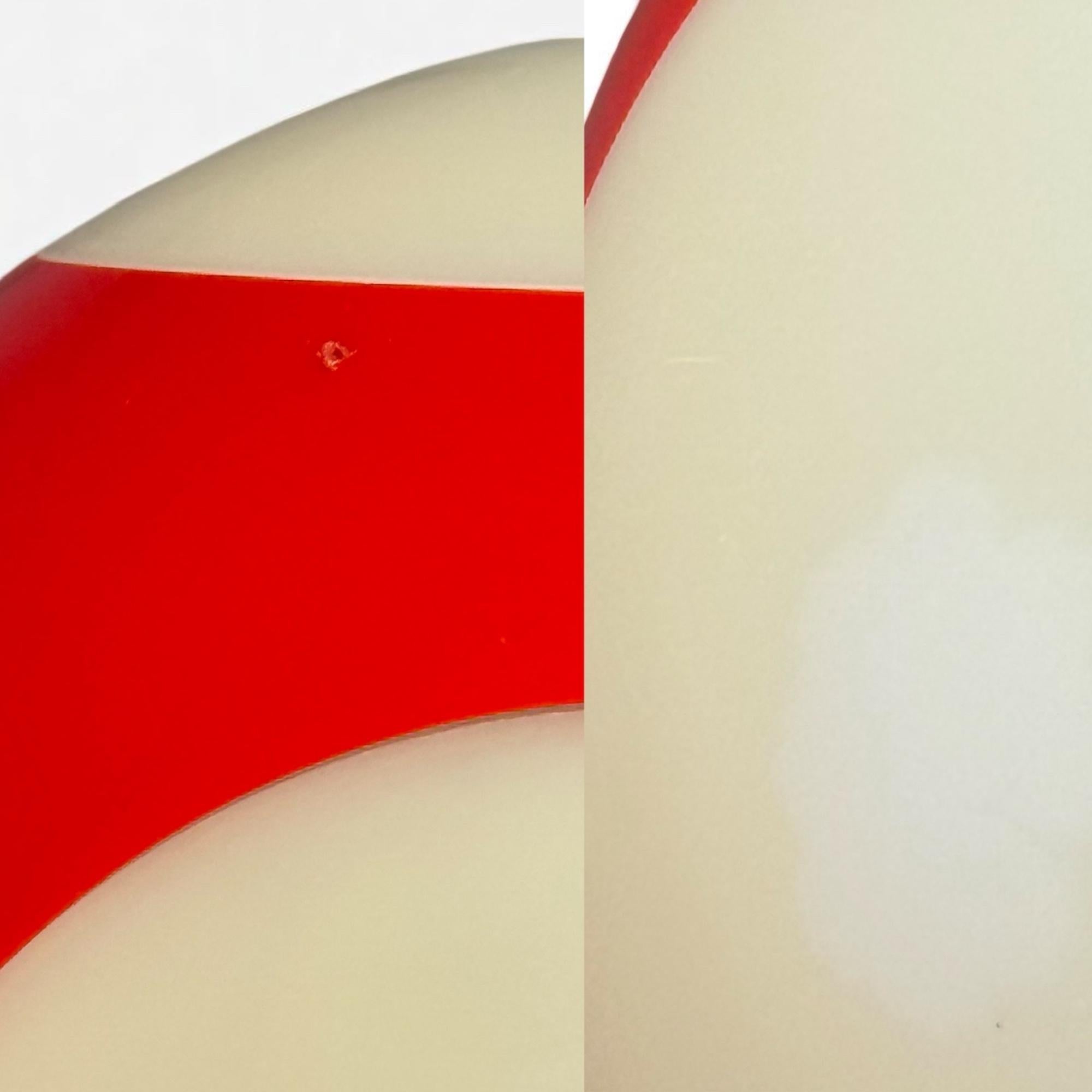 Lampada a sospensione anni '70 di Massive in plastica rossa e diffusori opalini Belgio in vendita 1