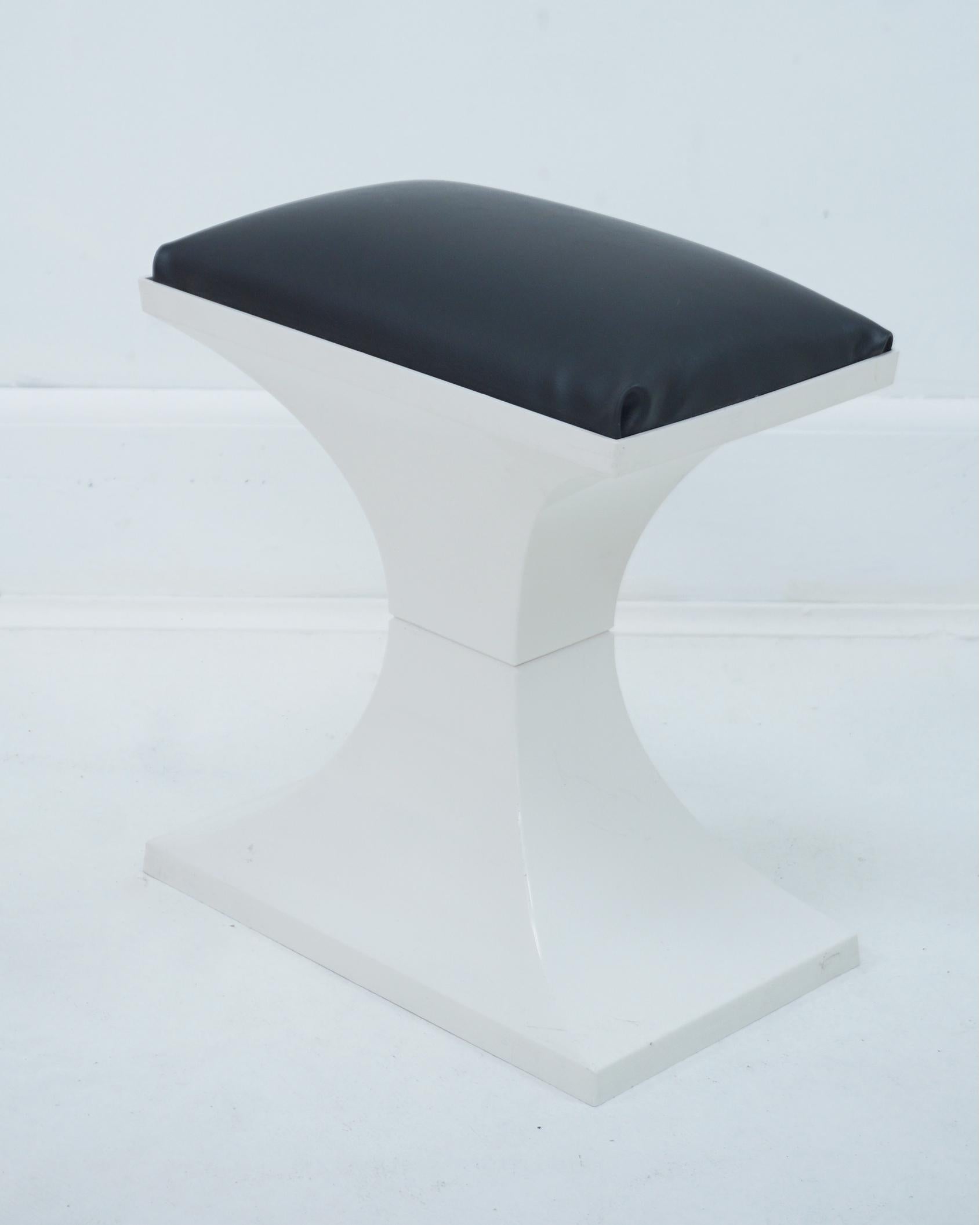 1970s Space-age Plastic and Faux Leather Stool Footrest Made in Holland For Sale 4