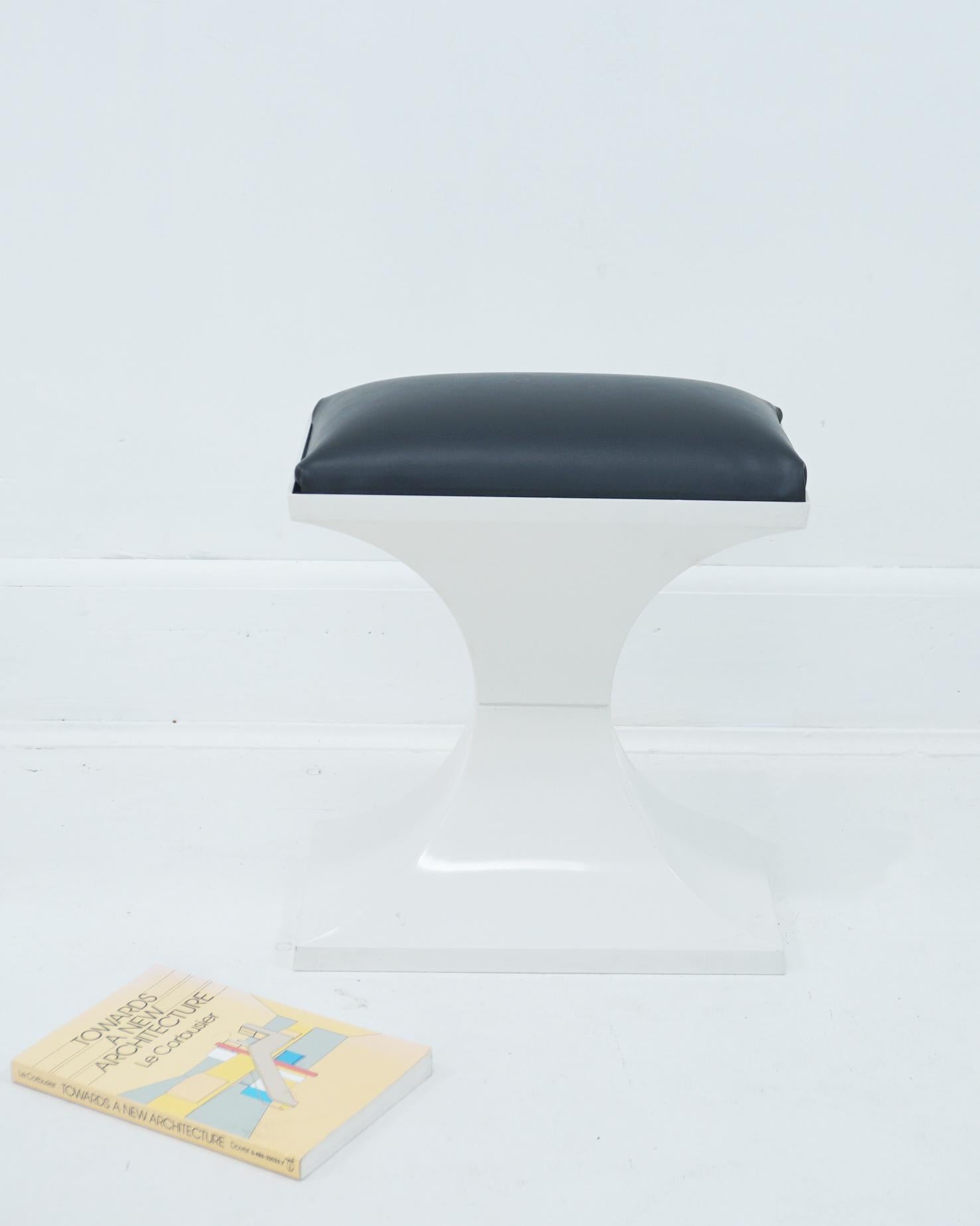 1970s Space-age Plastic and Faux Leather Stool Footrest Made in Holland For Sale 1