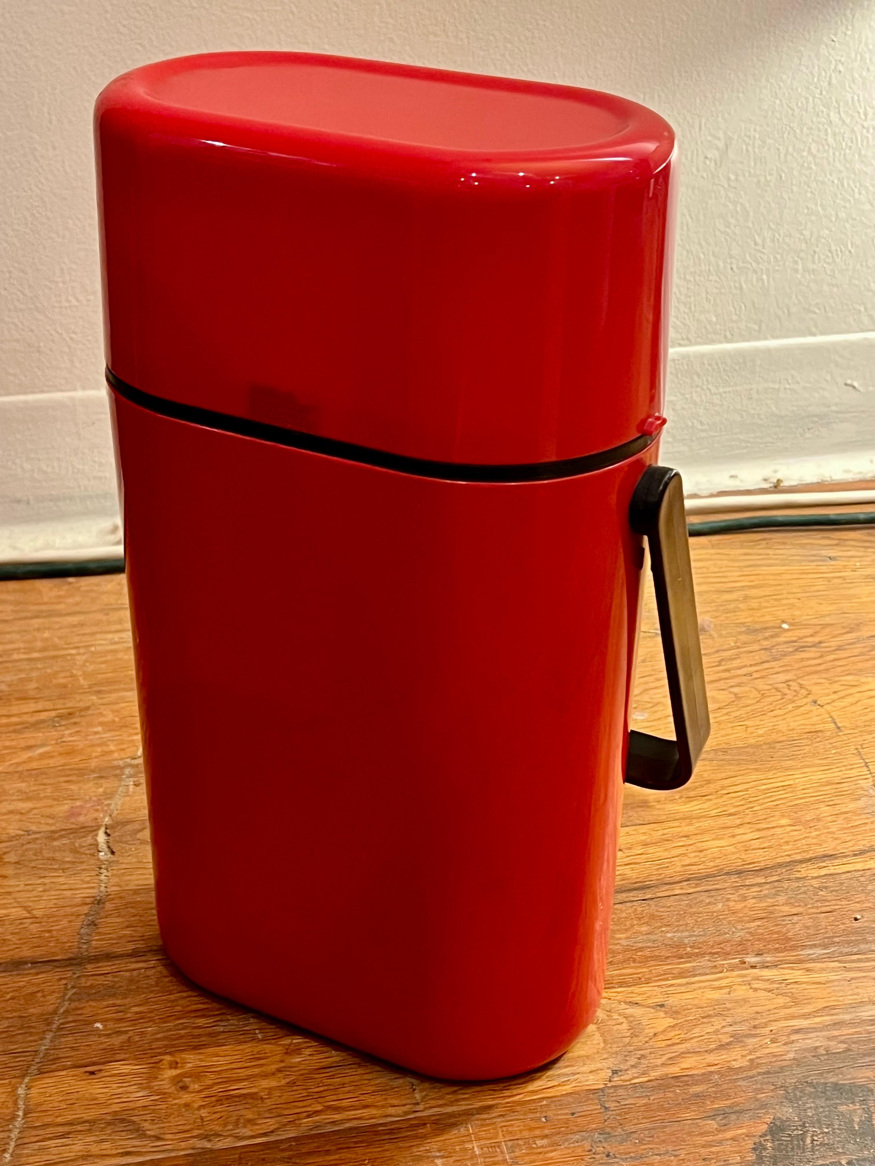 1970er Jahre Space Age Portable Kunststoff Weinkühler Caddy Zwei-Flaschen-Kapazität im Zustand „Gut“ im Angebot in San Diego, CA