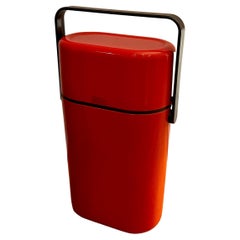 Nevera portátil de plástico para vino de los años 70 con capacidad para dos botellas
