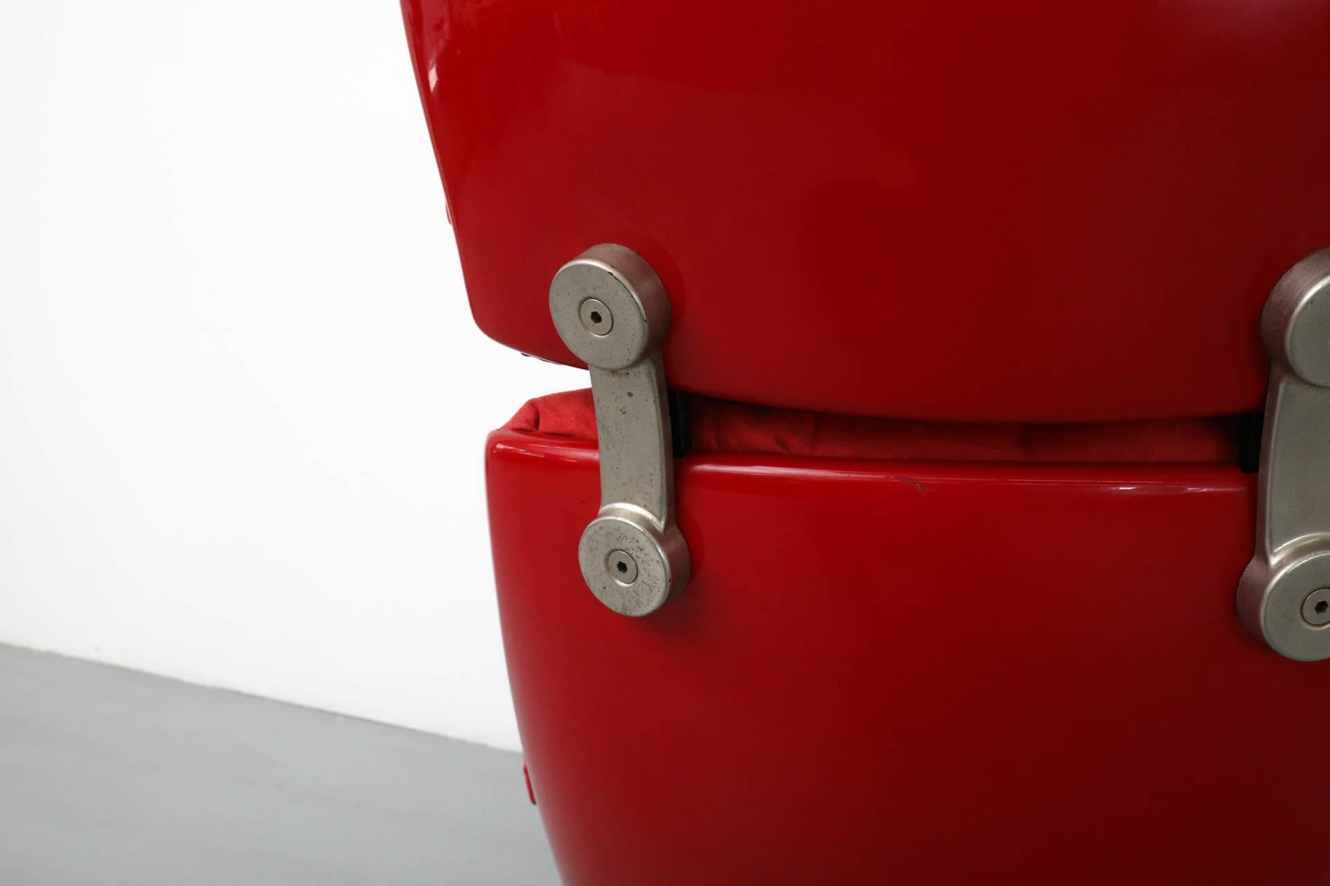 1970's Space Age Red Cinema Chair with Headrest, Paris For Sale 11