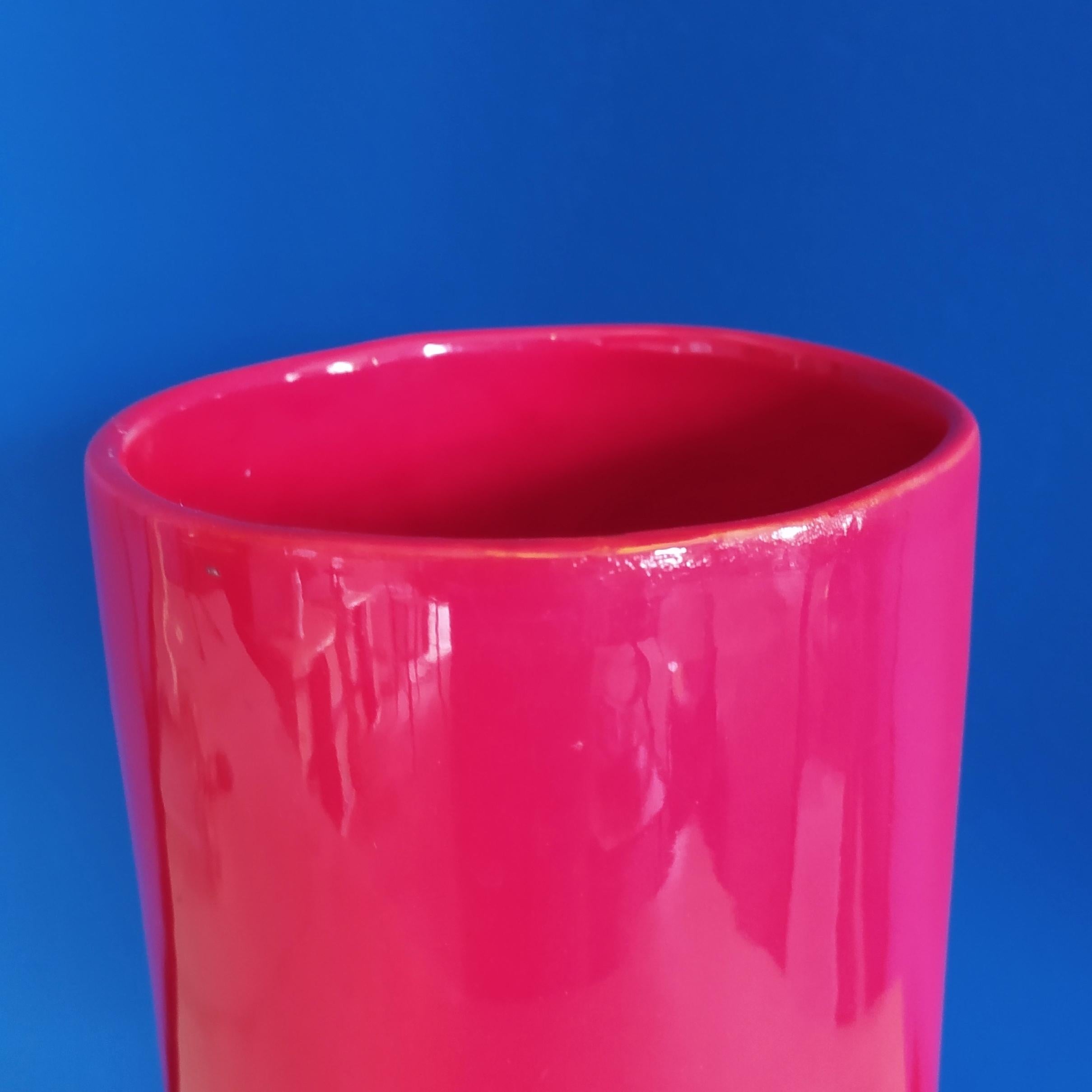 Ère spatiale Vase rouge de l'ère spatiale des années 1970 en céramique de Gabbianelli, fabriqué en Italie en vente
