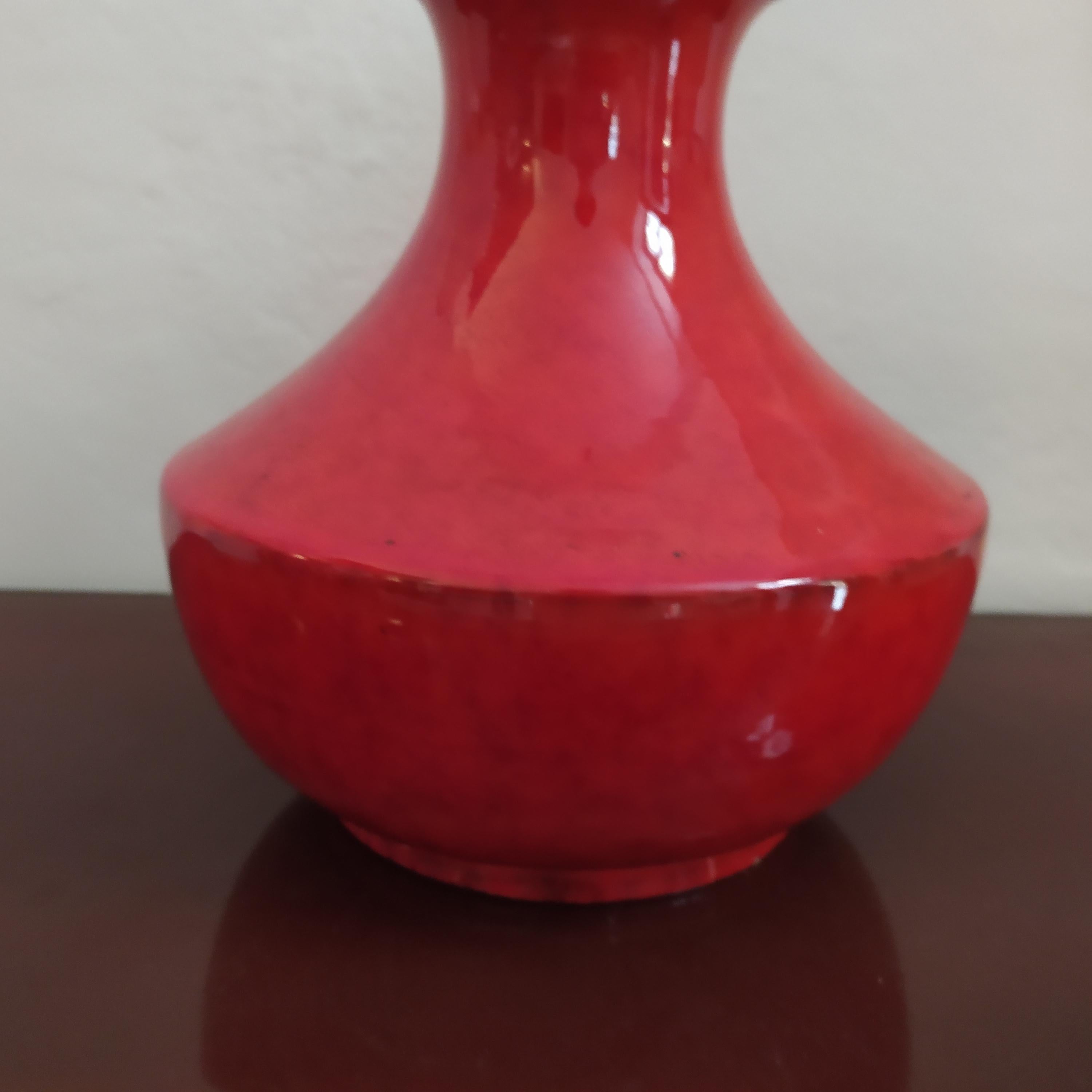 Européen Vase rouge de l'ère spatiale des années 1970 en céramique de Gabbianelli, fabriqué en Italie en vente