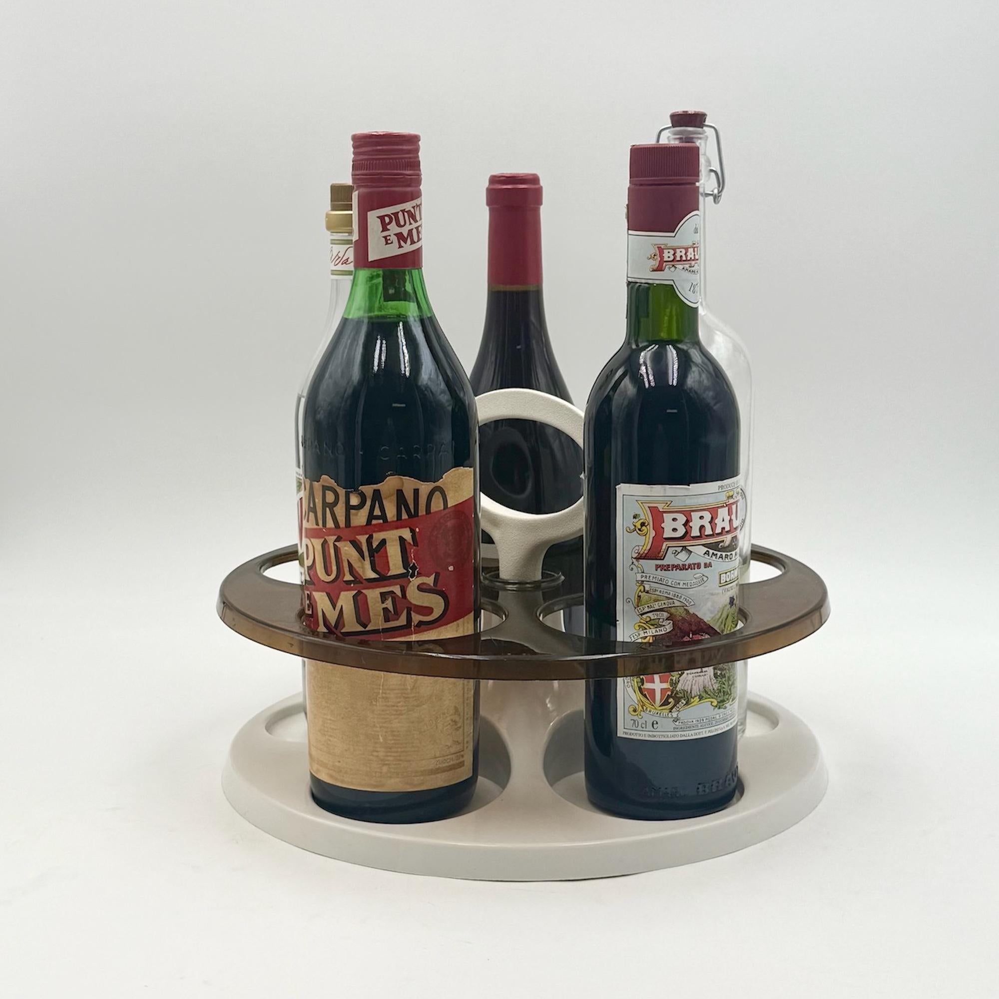 1970s Space Age Rotating Bottle Holder in White Plastic Made in Holland In condizioni buone in vendita a San Benedetto Del Tronto, IT