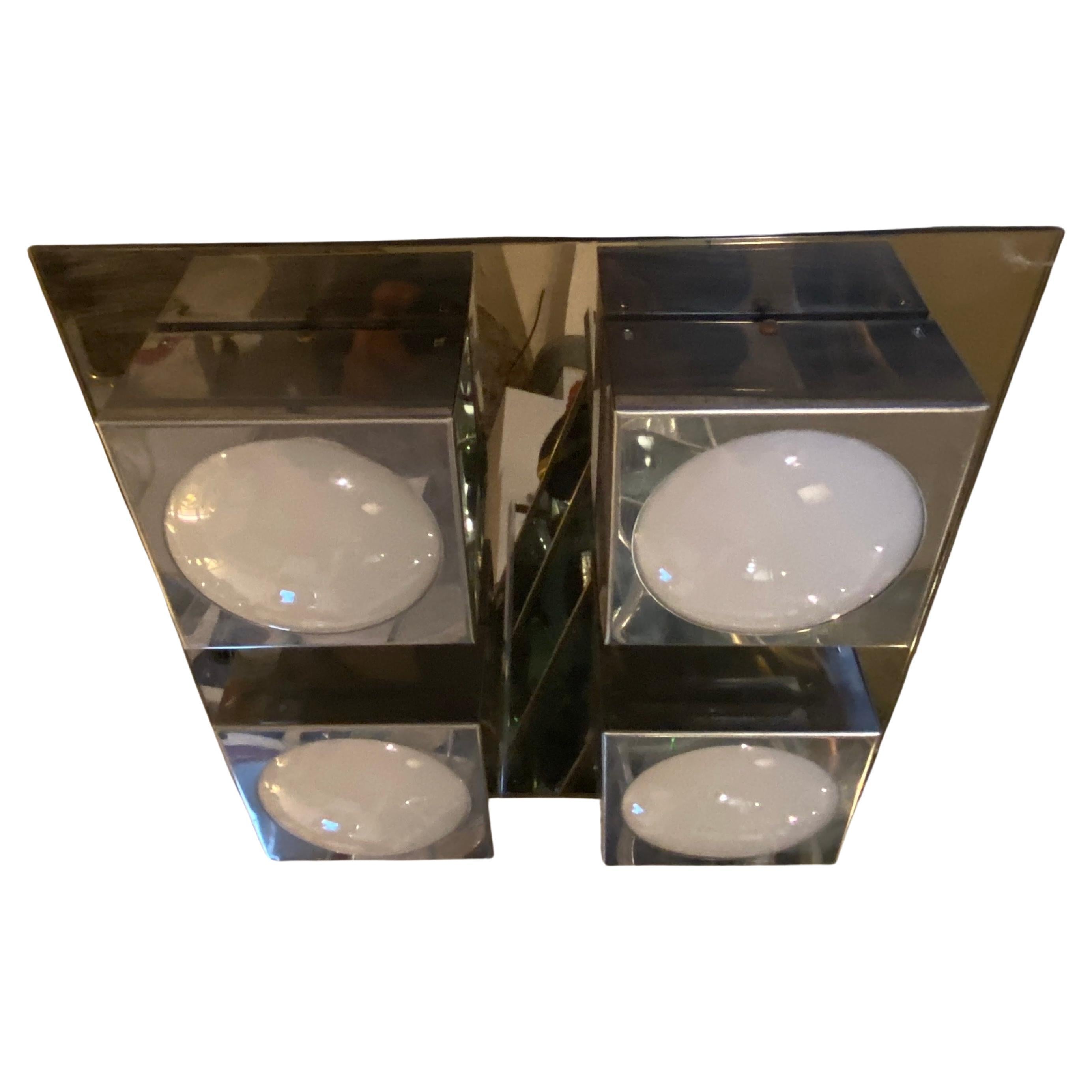 1970s Space Age Square Chromed Metal and Glass Italian Wall Sconce by Veca In Good Condition For Sale In Aci Castello, IT