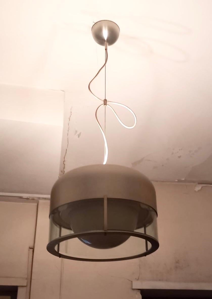 italien Pendentif en acier et verre de Pia Guidetti Crippa pour Lumi Milano, datant des années 1970, de type Steel Age en vente