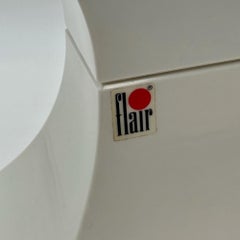 Tabouret Space AGE des années 1970 par Flair en plastique blanc et tissu violet