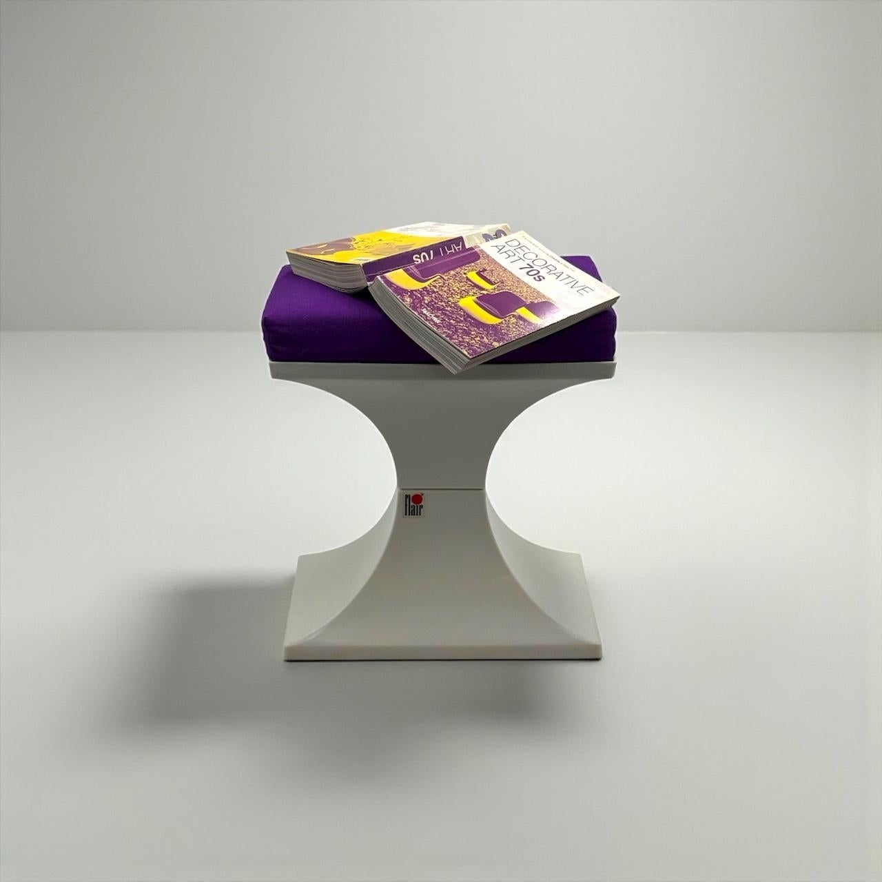 Sgabello AGE degli anni '70 di Fabrice in plastica bianca e tessuto viola in vendita 2