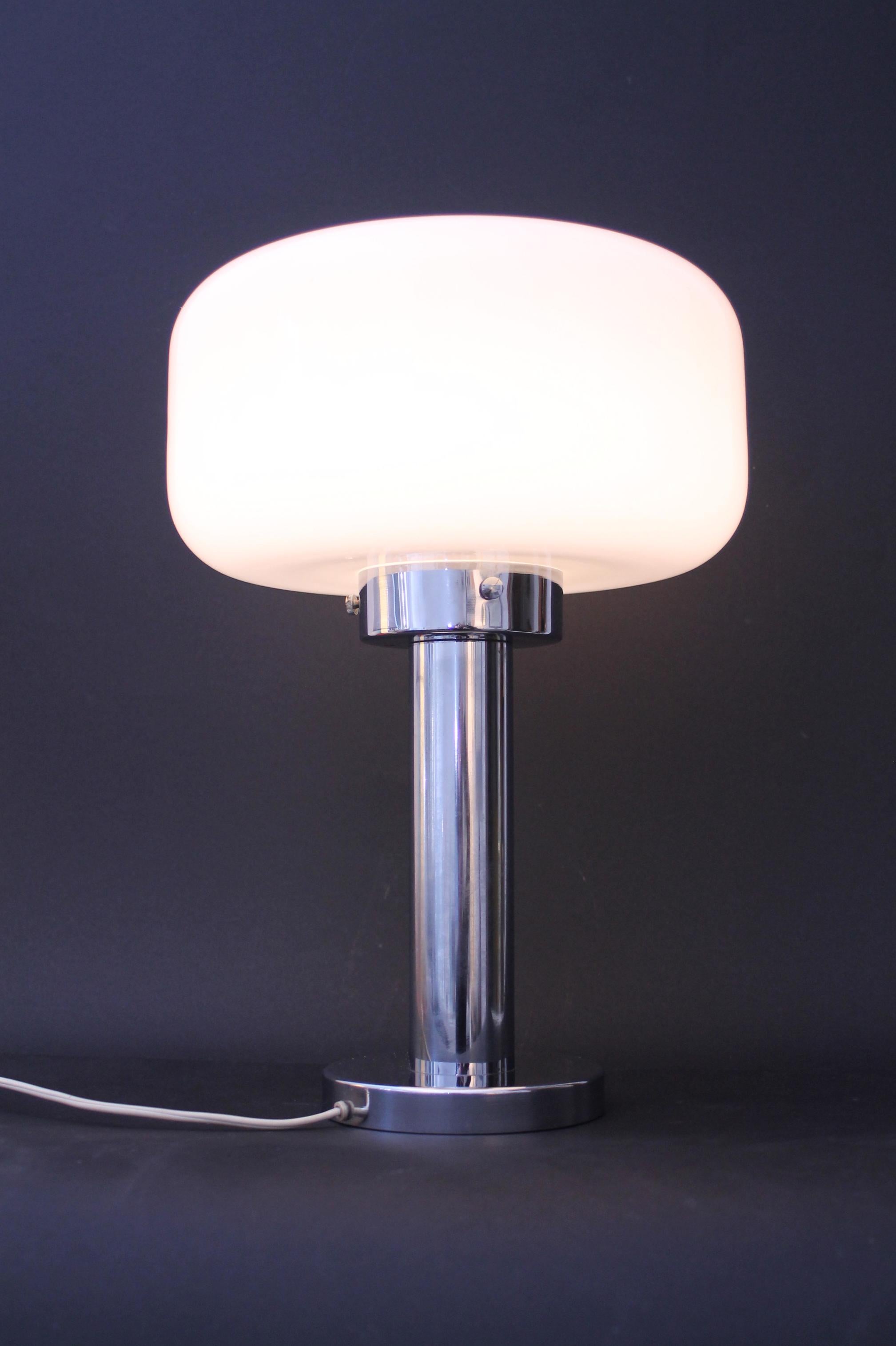 Italian 1970s Space age table lamp  Opaline lampshade + Chromed base (40x28x28cm). Cool For Sale