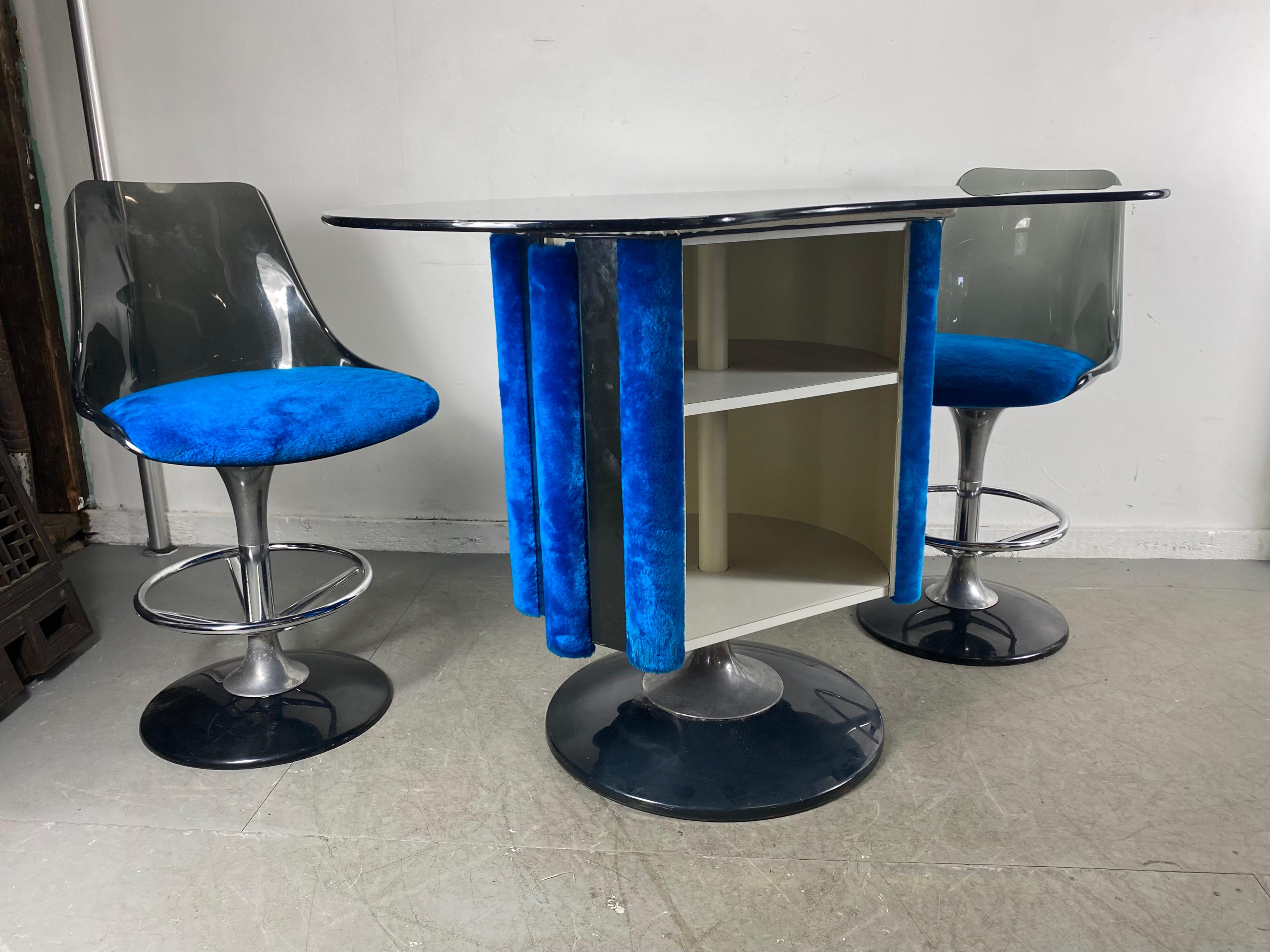 1970s Space Age Three-Piece Pedestal Dry Bar with Two Stools by Chrome Craft 4
