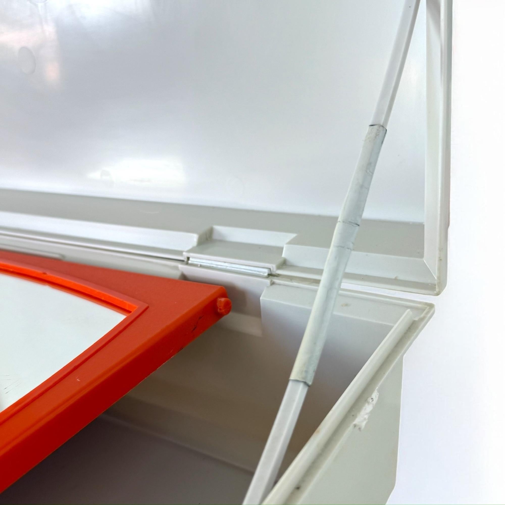1970s Space Age Vanity Set with Stool, Flair Holland – Plastic, White & Orange For Sale 1