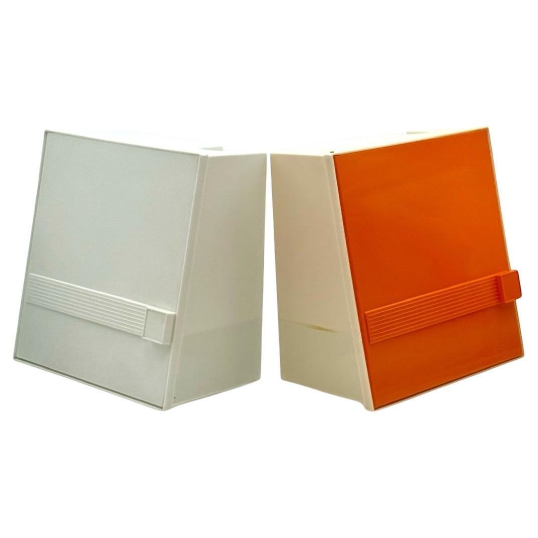 1970er Space Age Wandschränke von Flair, Holland - Kunststoff, Orange & Weiß im Angebot
