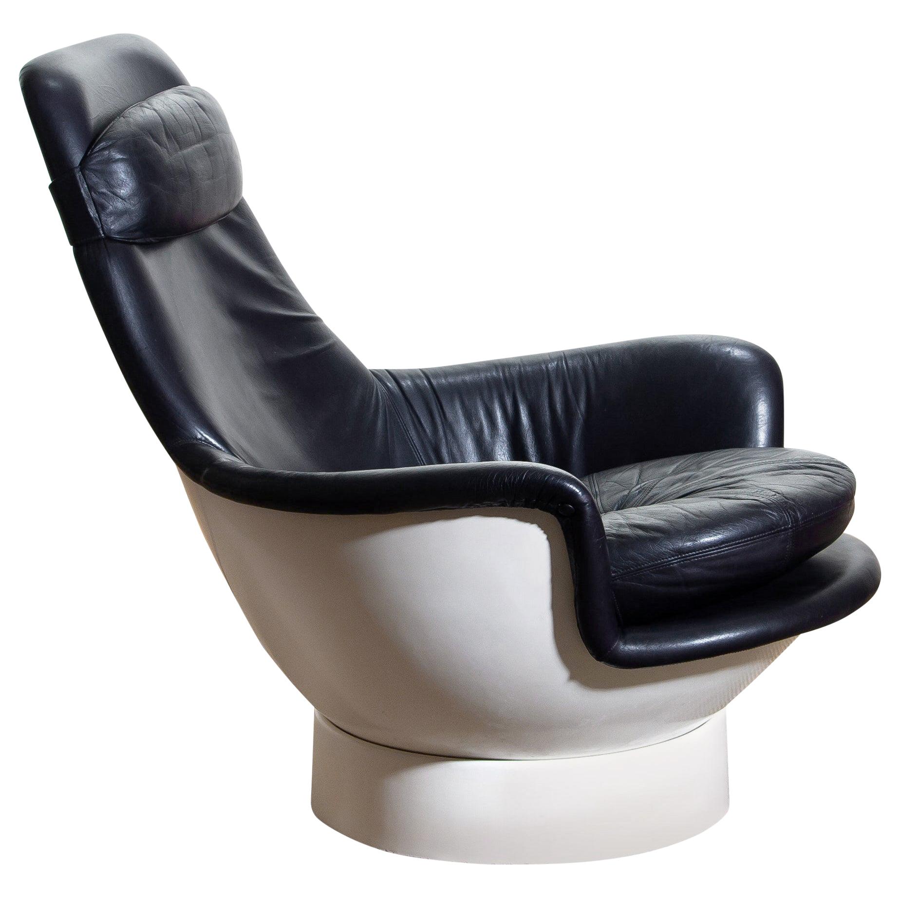 Finnish 1970s Space Age White Fiberglass Lounge / Easy Chair 