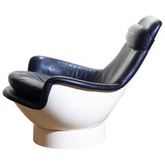 1970s Space Age White Fiberglass Lounge / Easy Chair "Tina" by Peem Oy, Finland