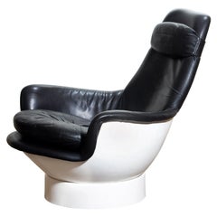 1970s Space Age White Fiberglass Lounge / Easy Chair "Tina" by Peem Oy, Finland