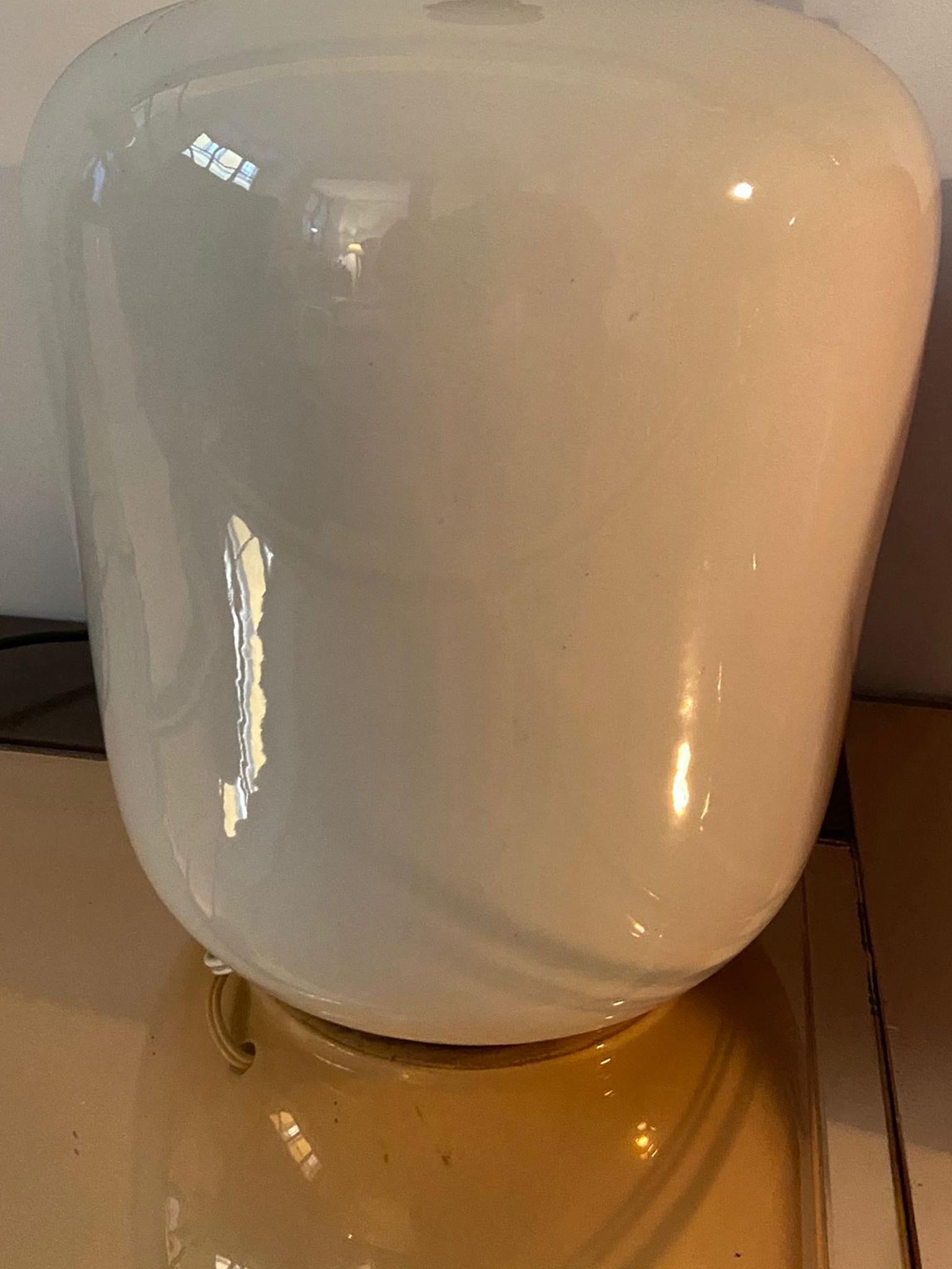 1970s Space Age White Table Lamp Base in Ceramic by Gabbianelli, Made in Italy In Excellent Condition For Sale In Milan, IT