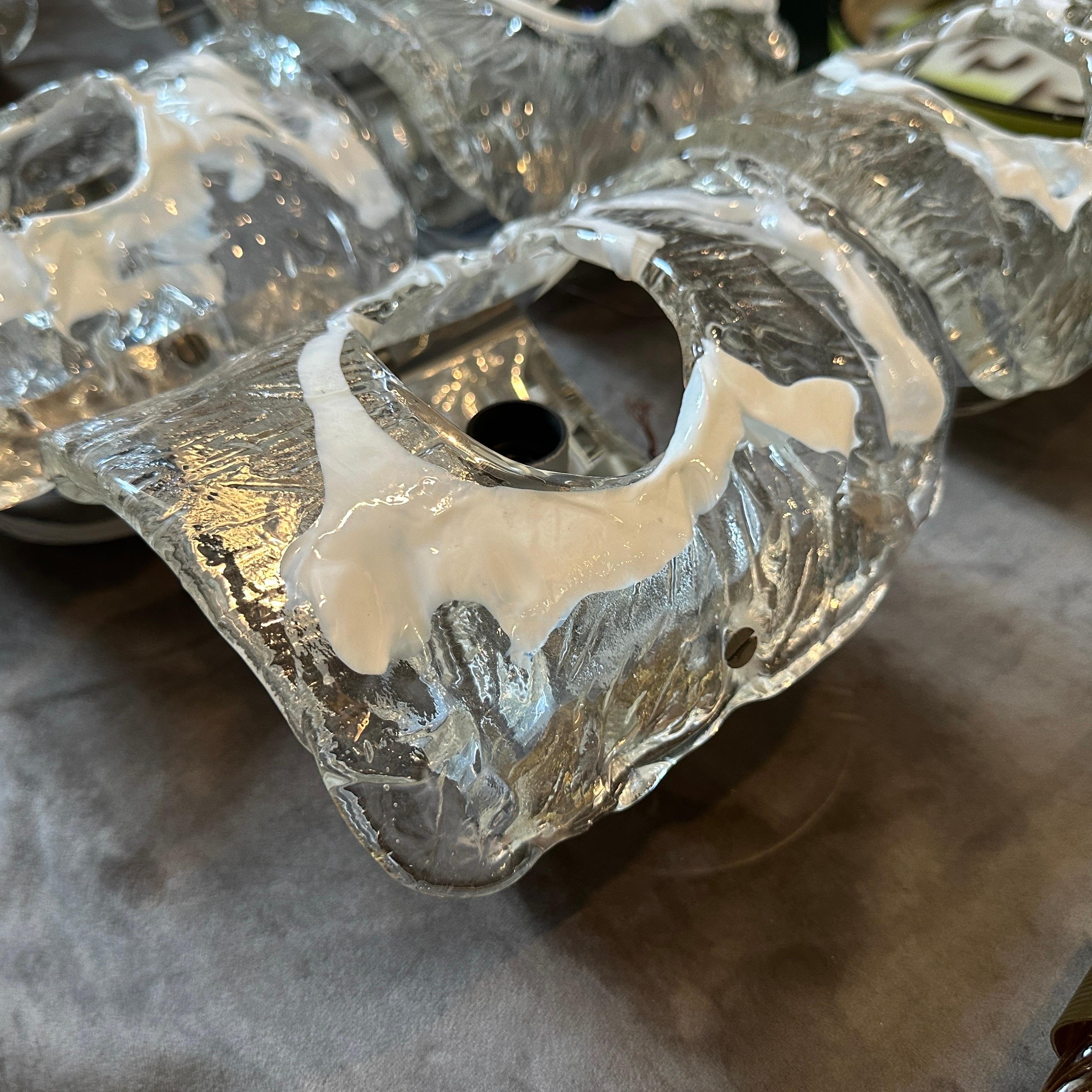 1970s Spage Age Clear and White Murano Glass and Steel Wall Sconces by Mazzega In Good Condition For Sale In Aci Castello, IT