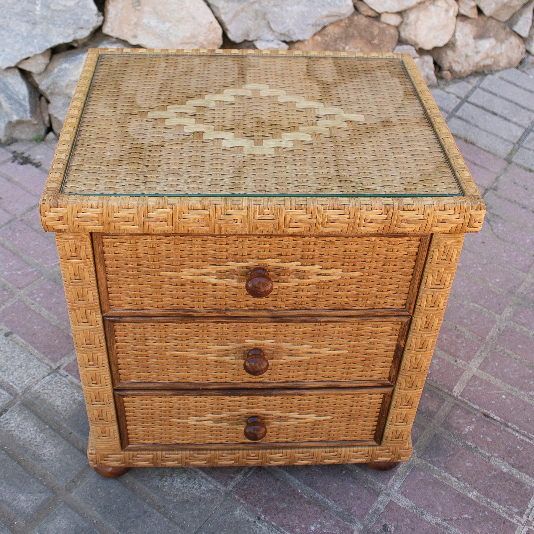 1970s Spanish 3-Drawer Lace Wicker Side Table For Sale 1
